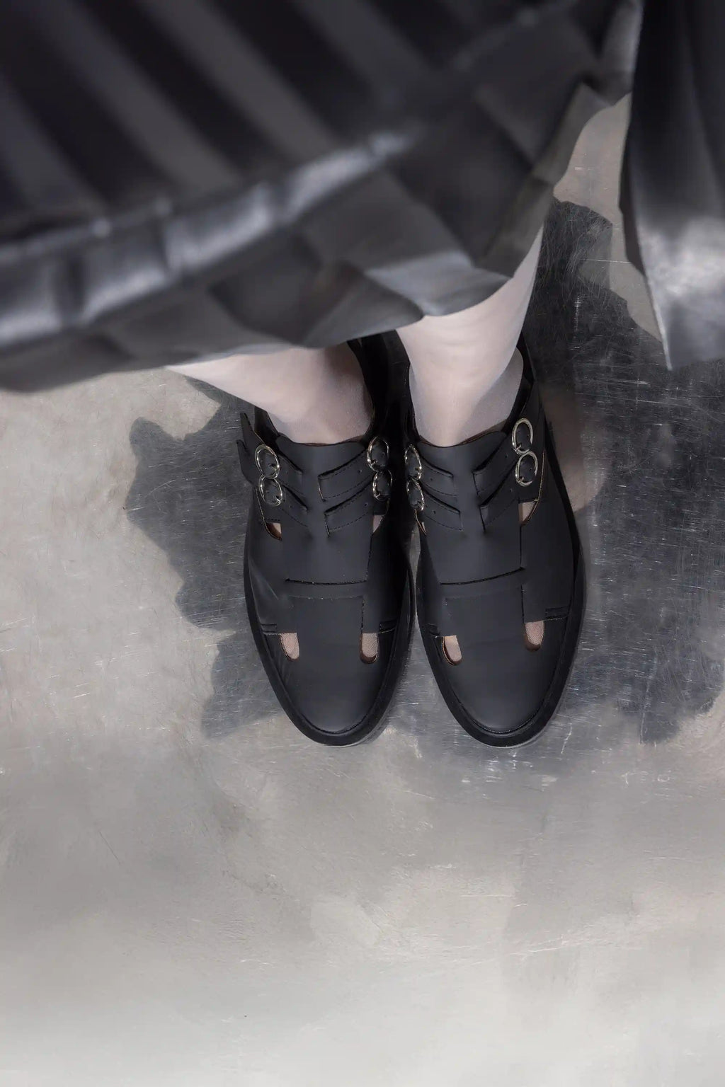 Timeless style SHOES / PLANحذاء / بنمط كرستال