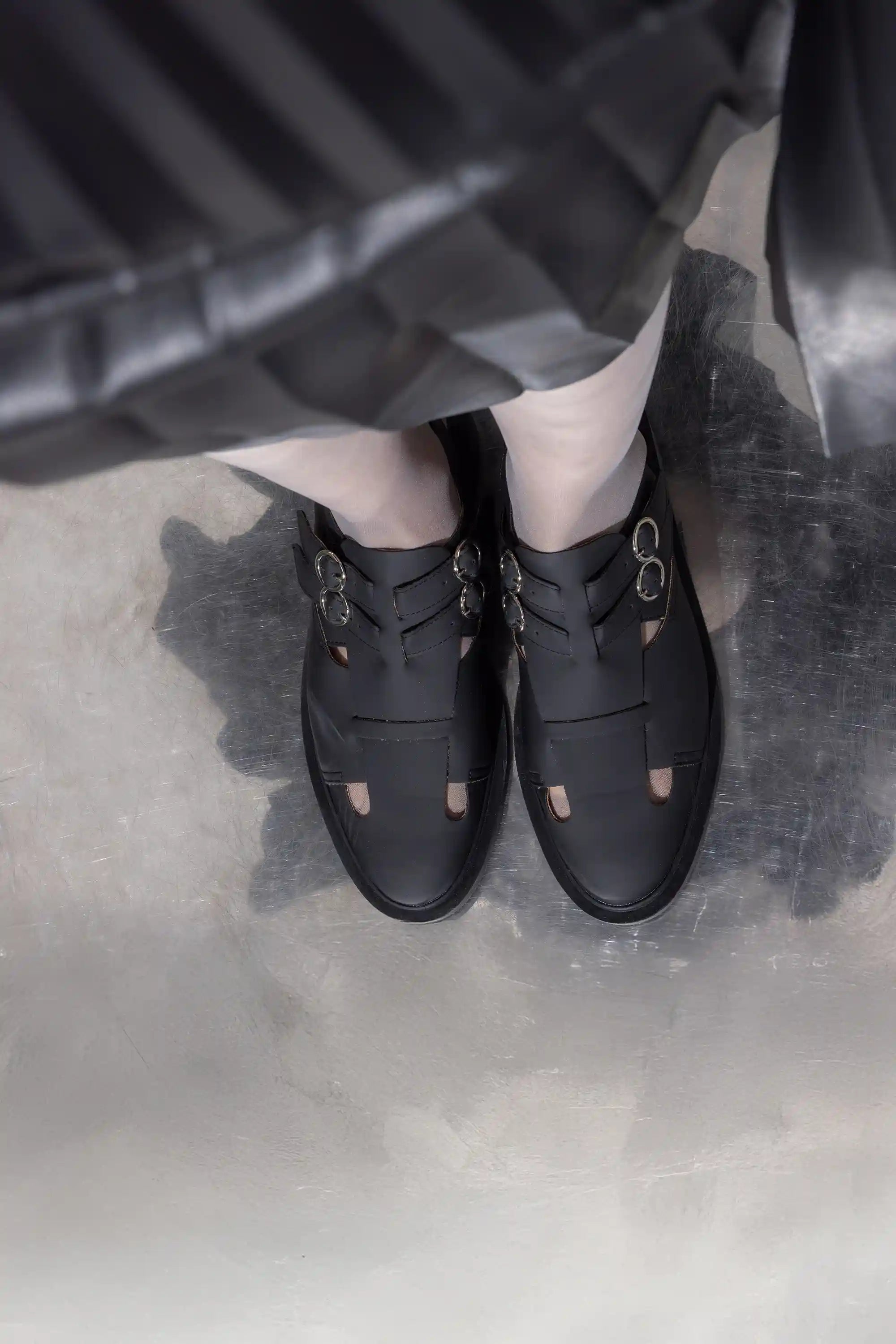 Timeless style SHOES / PLANحذاء / بنمط كرستال