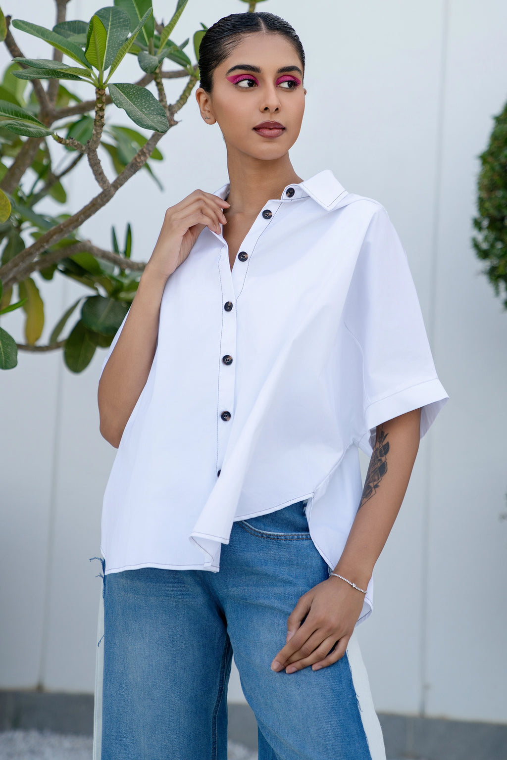 Classic White fit shirt half sleeve plain قميص متناسق كم قصير سادة