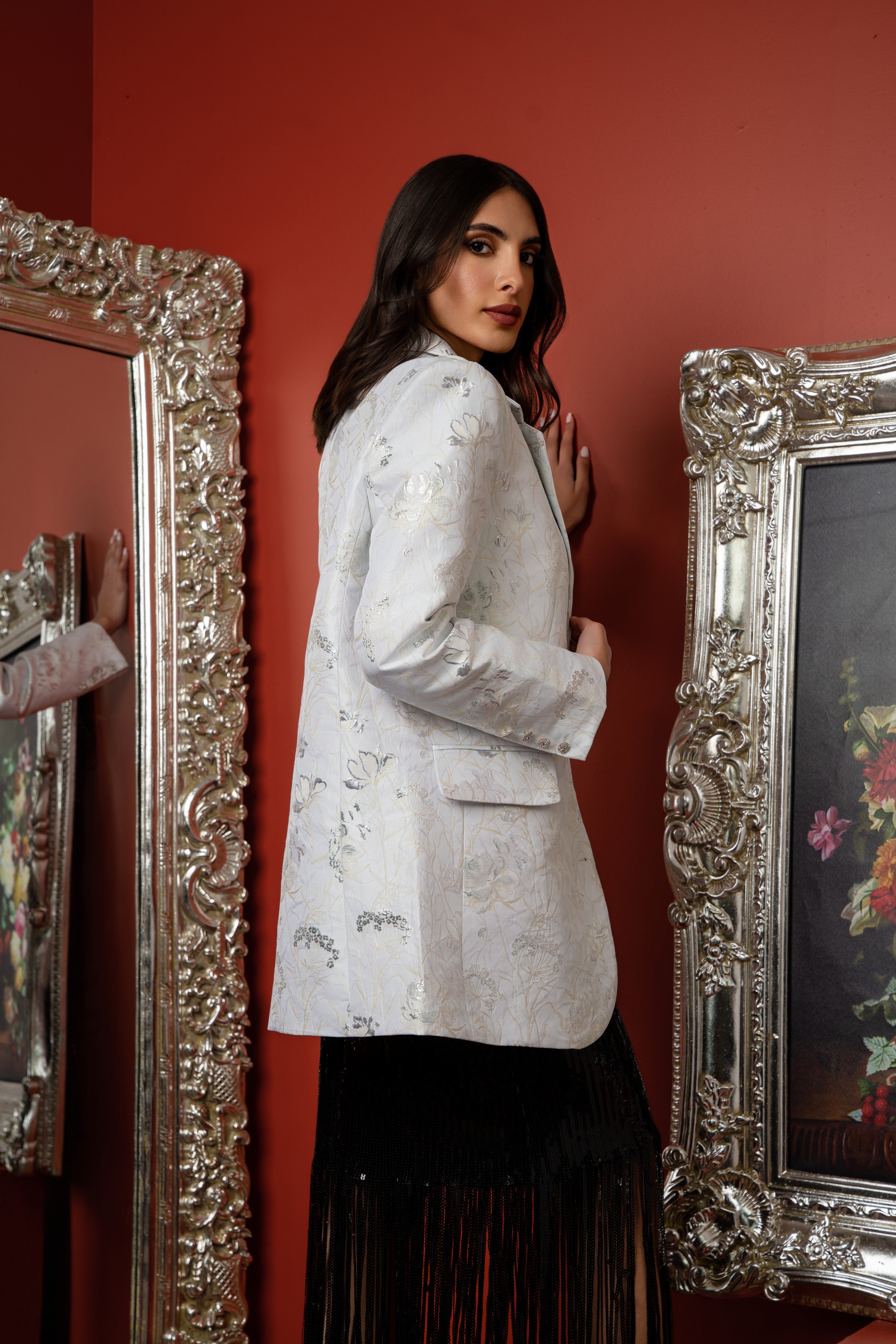Moonlite Majesty  جاكيت متناسق كم طويل