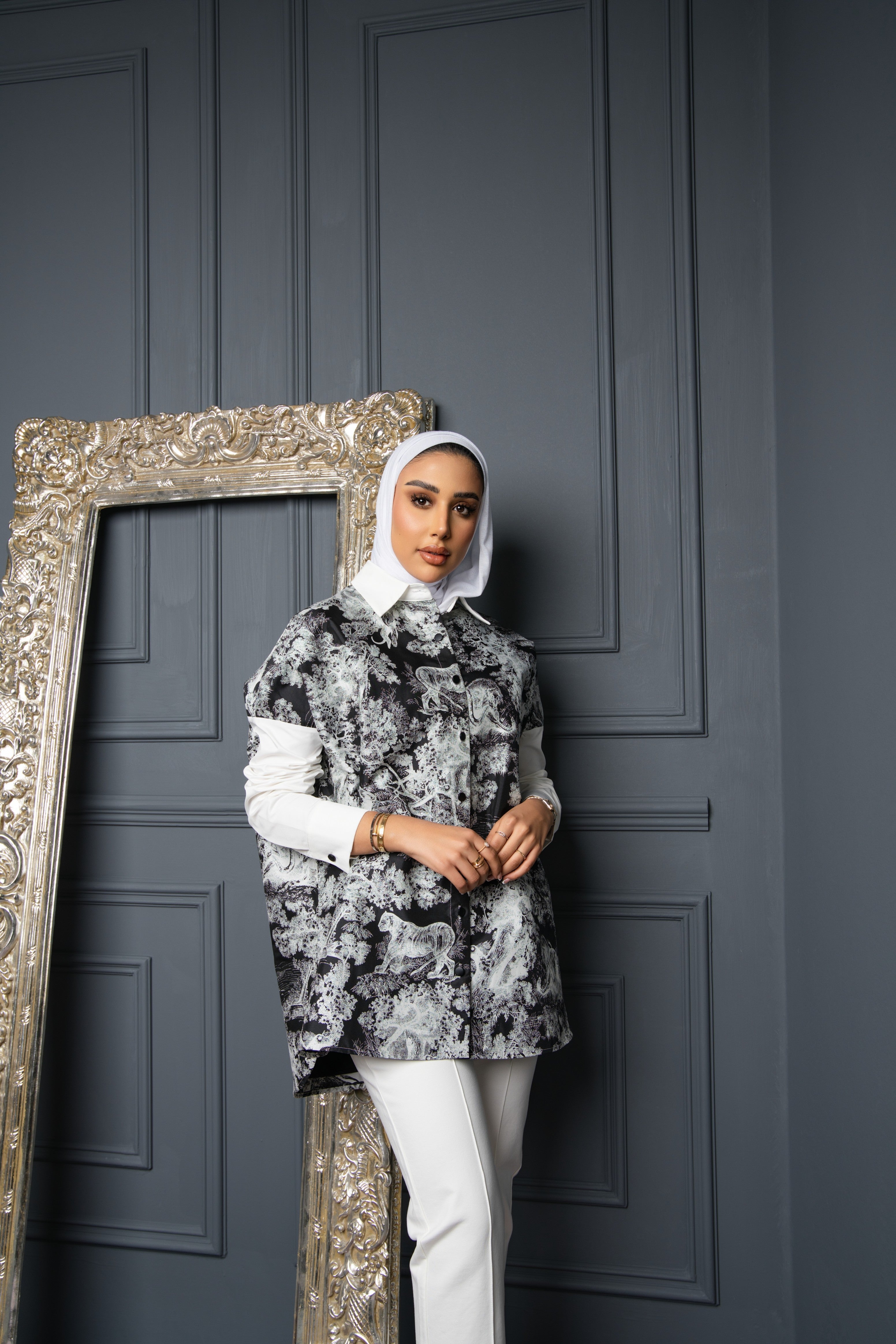 Black Prints  قميص متوسط الطول كم طويل
