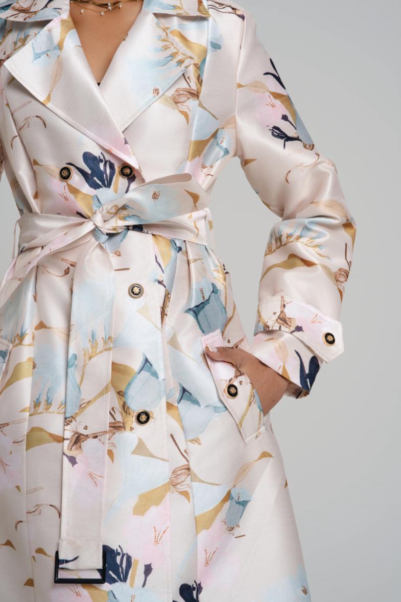La Invitada perfecta	tailored fit mid length long sleeve  - مقاس قياسي ، متوسط الطول، كم طويل