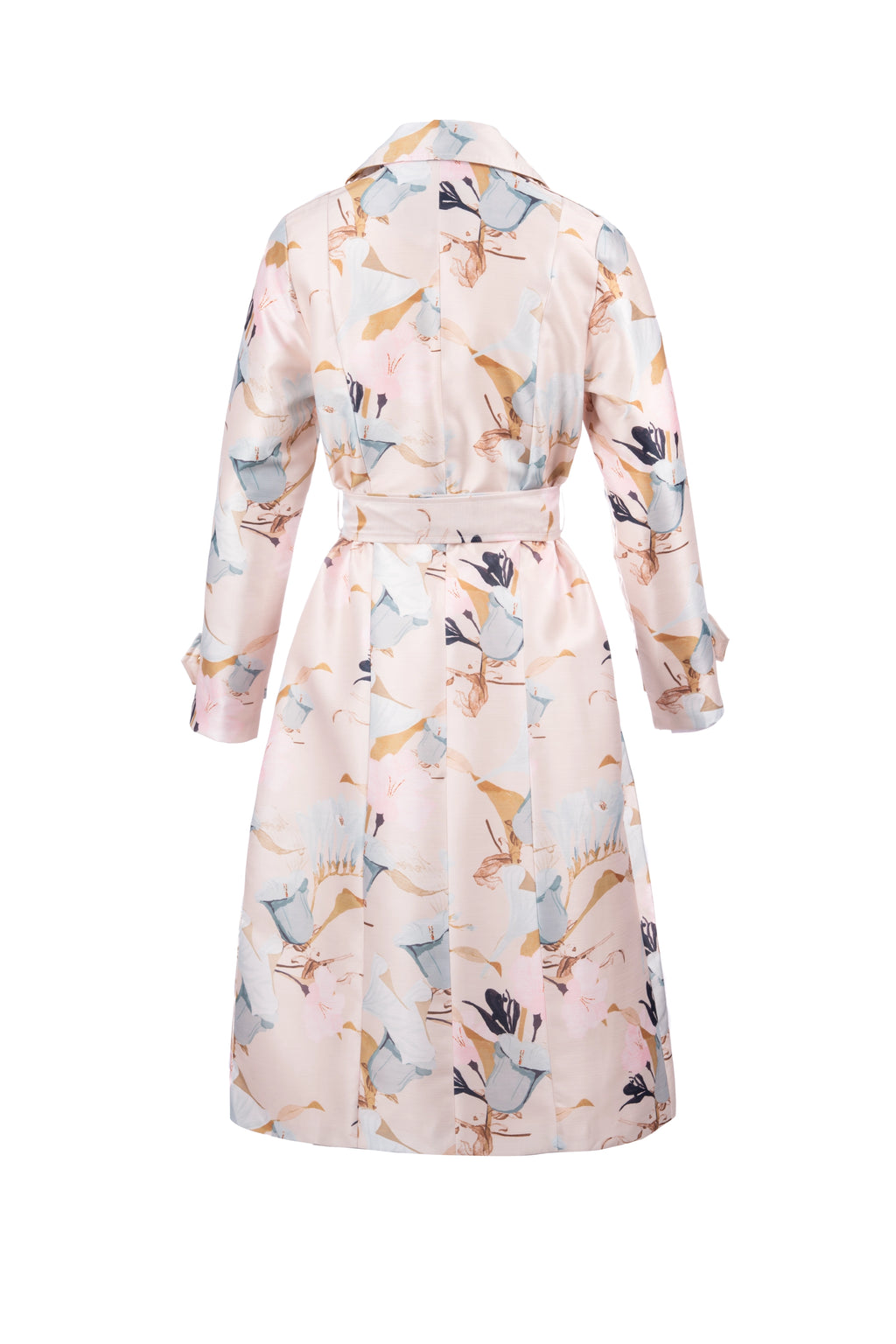 La Invitada perfecta	tailored fit mid length long sleeve  - مقاس قياسي ، متوسط الطول، كم طويل