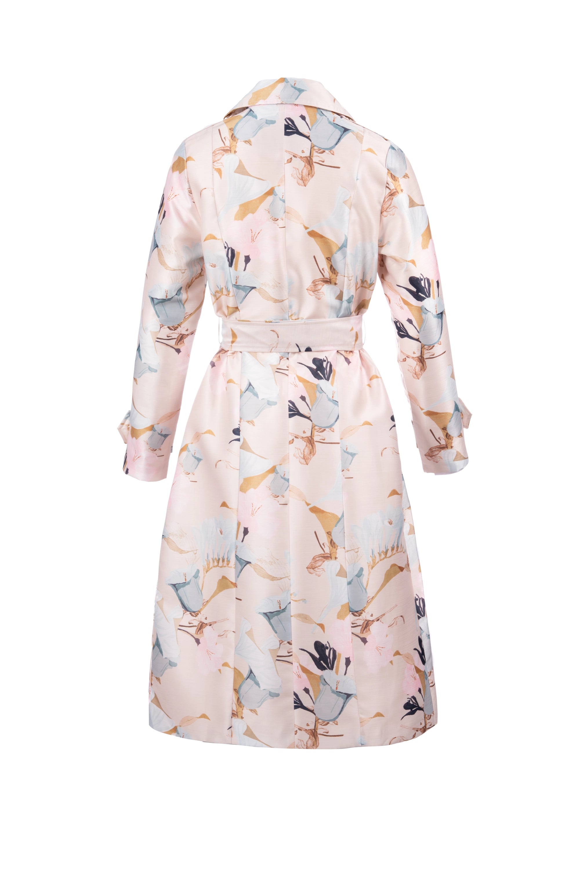 La Invitada perfecta	tailored fit mid length long sleeve  - مقاس قياسي ، متوسط الطول، كم طويل
