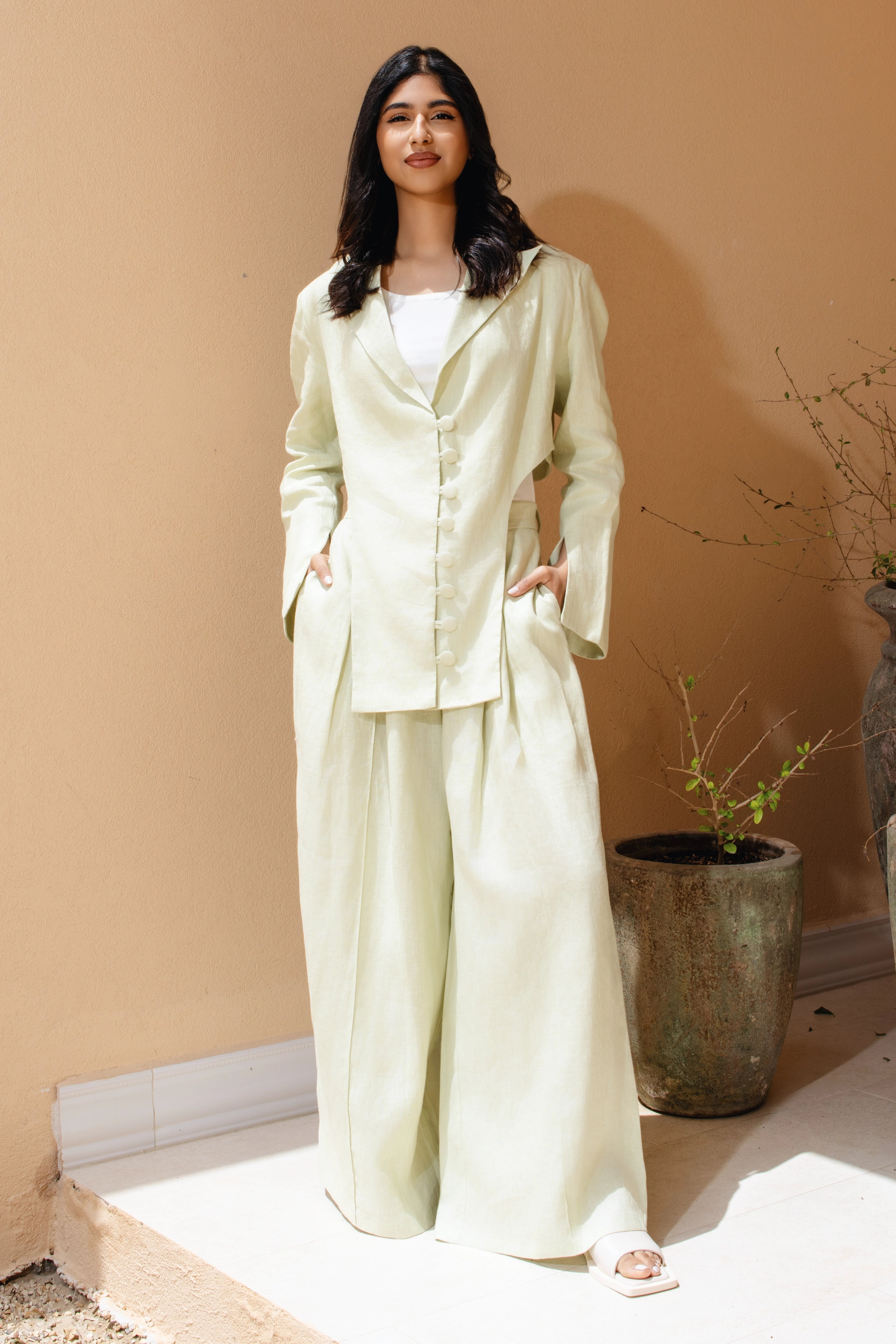 Mint Linen Co.ord set بليزر مزدوج الصدر. حاشية منخفضة مع فتحة على الأكمام