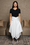 MORE THAN JUST CLOTH	V neck Body Fit Half sleeve crop length 	قصير مناسب للجسم , برقبة على شكل حرف V، بنصف كم