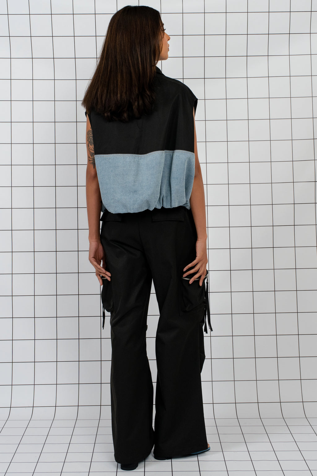TWINEMANIA	OVERSIZED MID CROP LENGTH SLEEVES WITH HIGH COLLAR	متوسط الطول قصة واسعة مع ياقة عالية