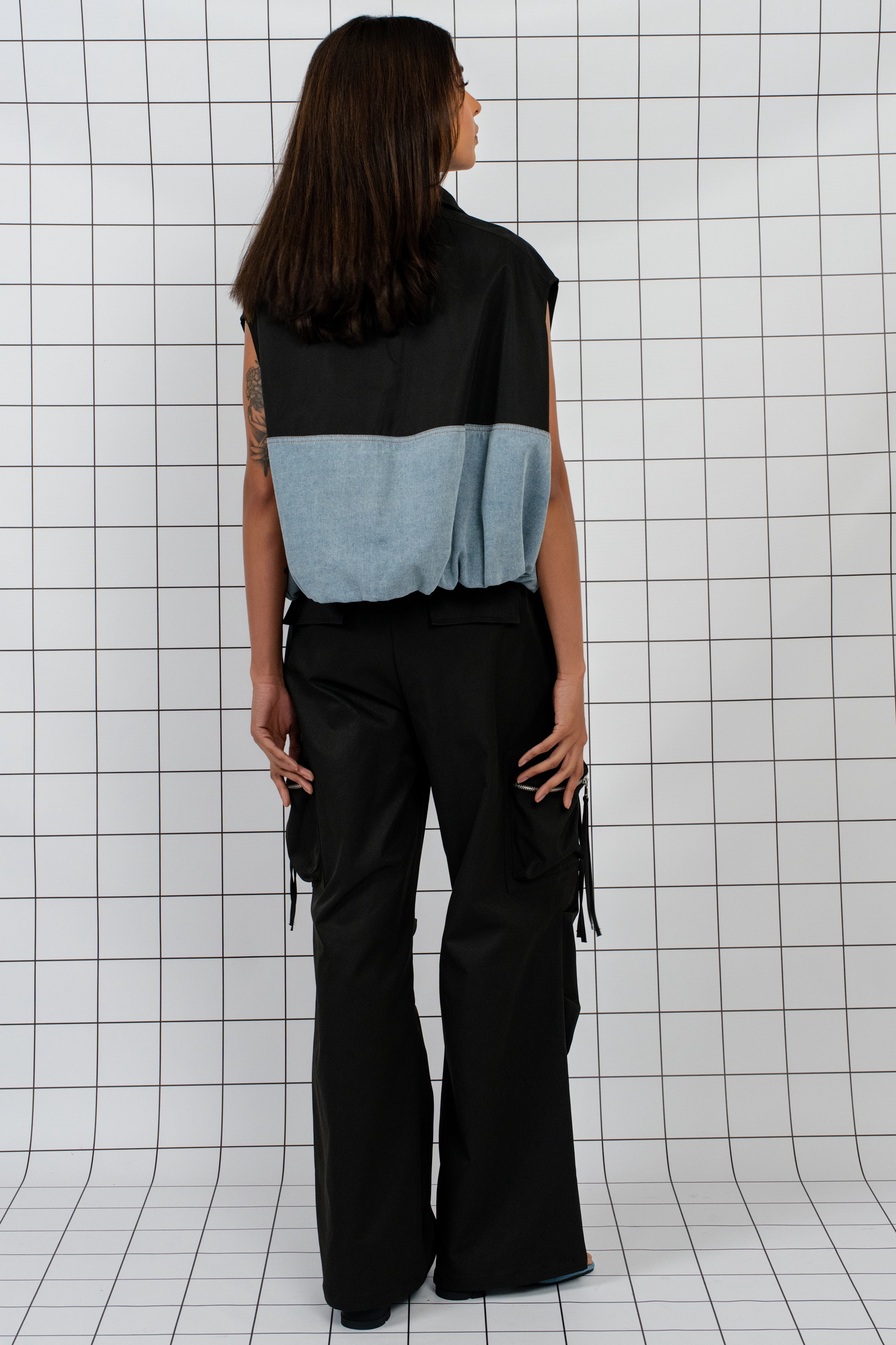 TWINEMANIA	OVERSIZED MID CROP LENGTH SLEEVES WITH HIGH COLLAR	متوسط الطول قصة واسعة مع ياقة عالية