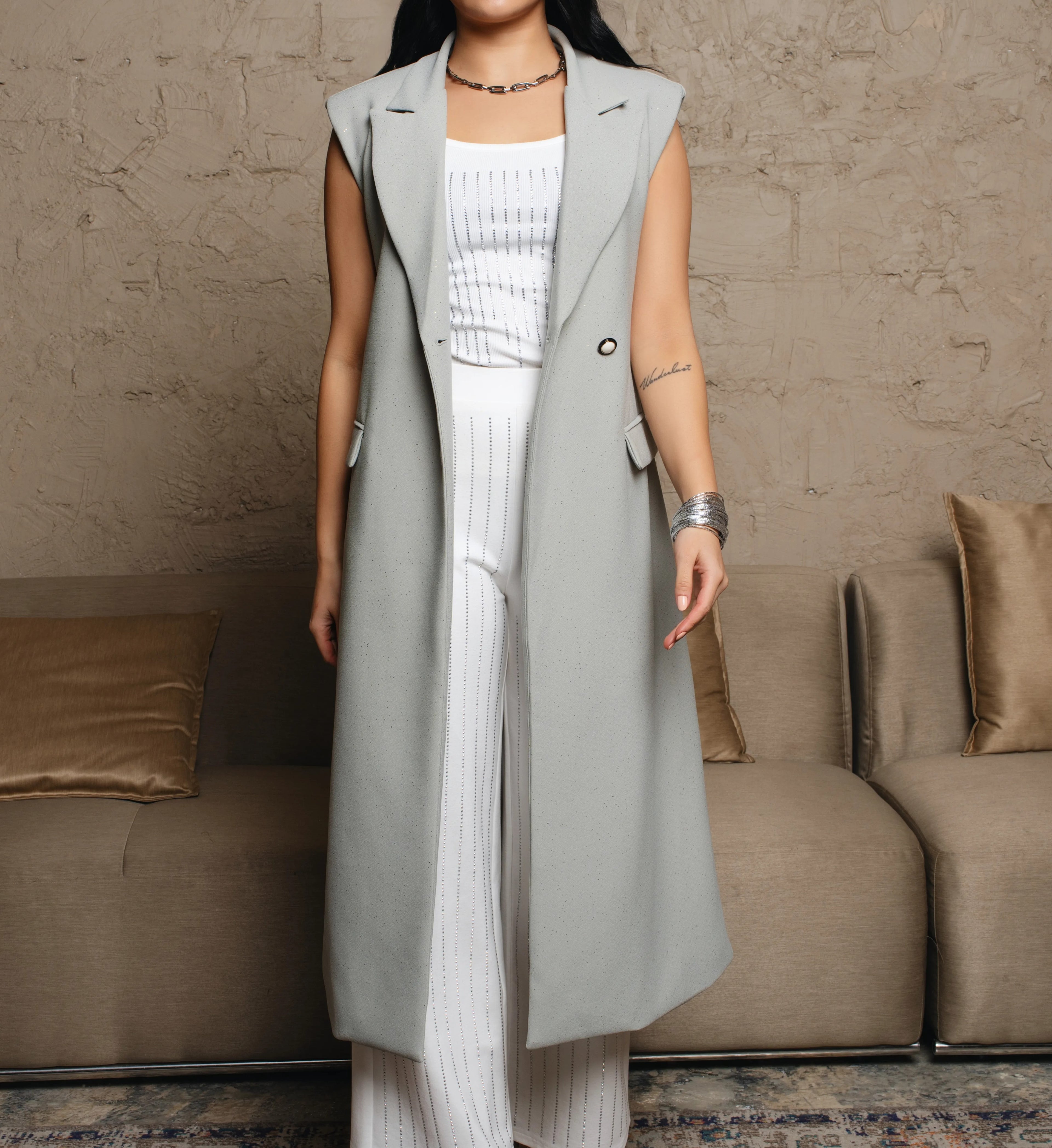 So classy too handle بدون أكمام،