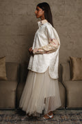 Ember Daisy 	Long sleeve square cut A line 	أكمام طويلة وقصّة مربعة على شكل خط A