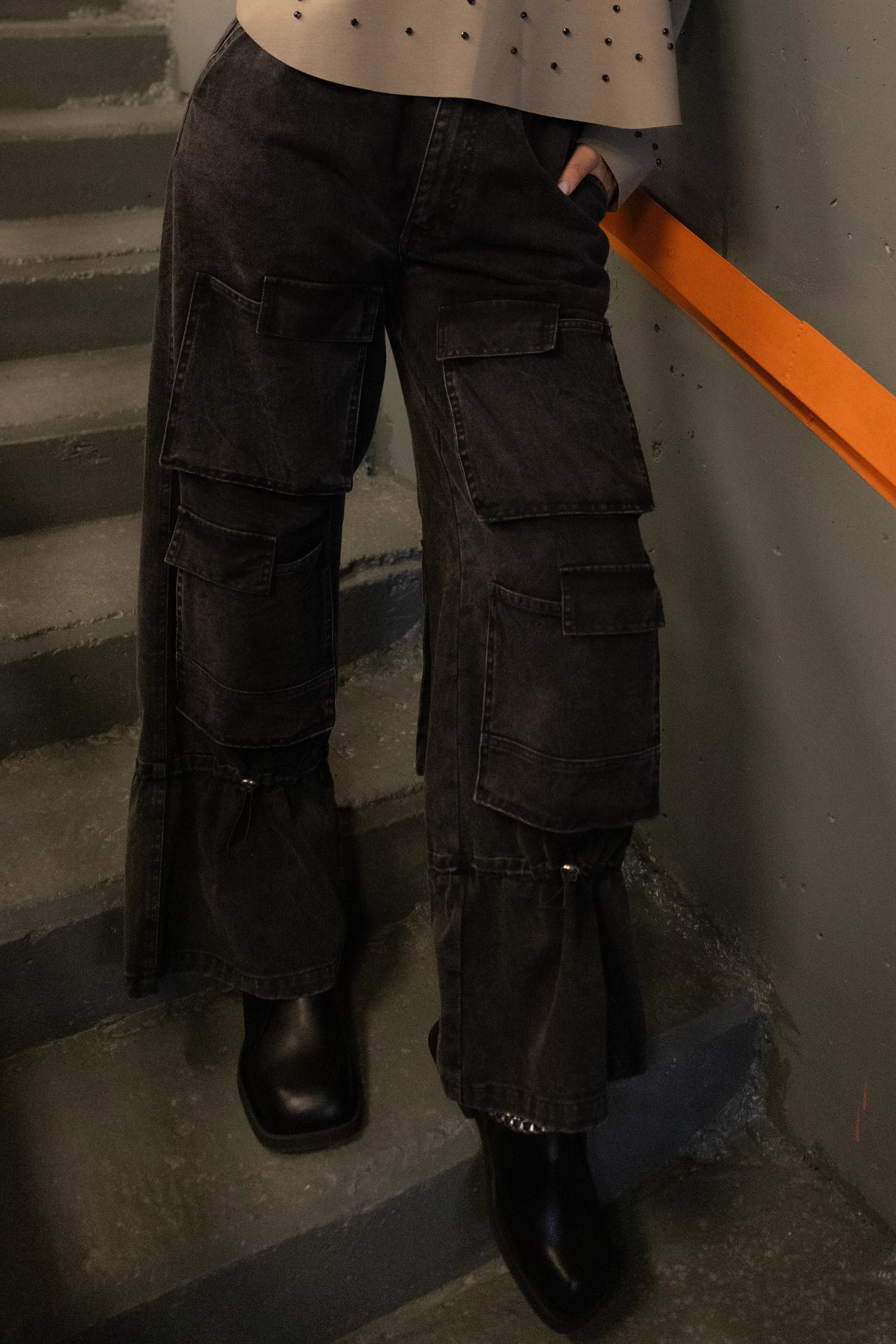 Washed black utility cargo pants بنطال كارغو أسود مغسول متعدد الاستخدامات