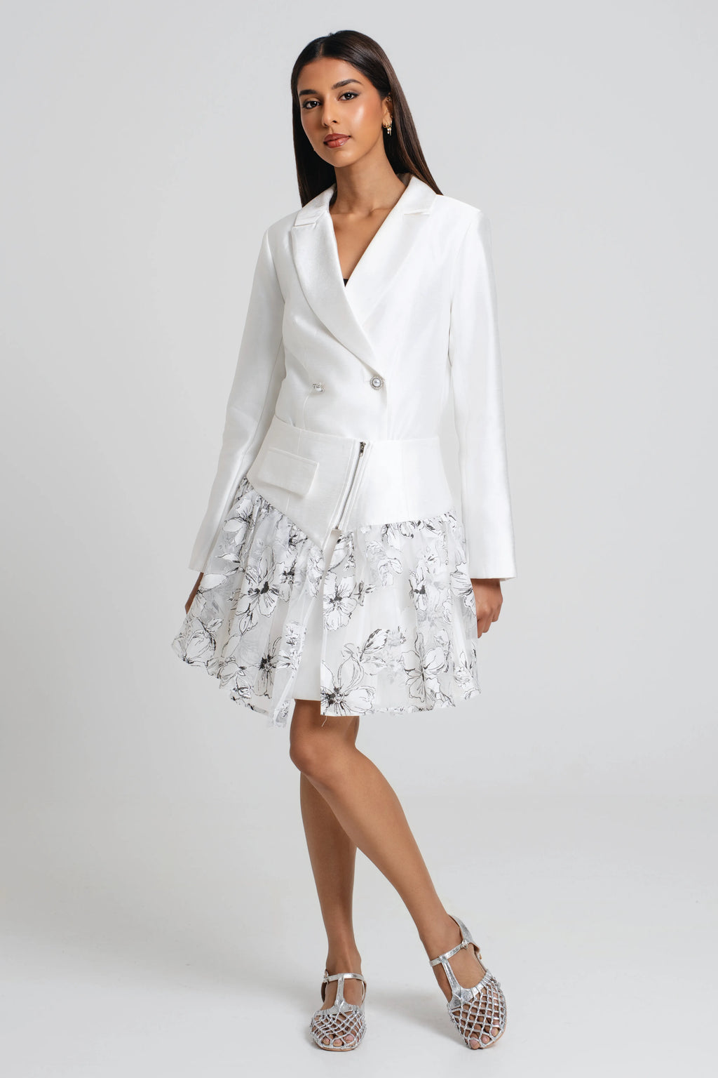 Concept Garden	Long sleeve Tailored Fit Mid length 	أكمام طويلة وقصة مخصصة وطول متوسط