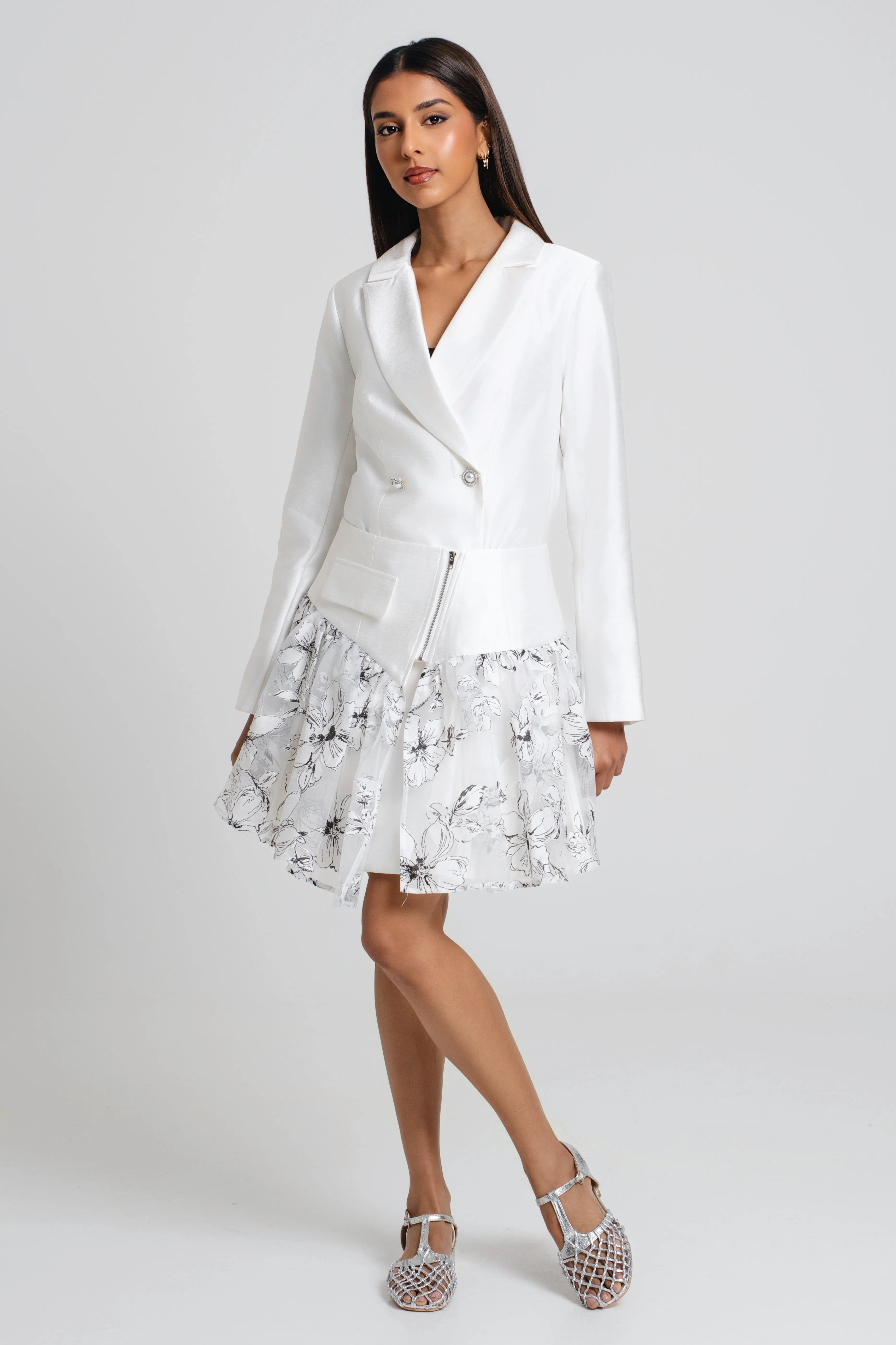 Concept Garden	Long sleeve Tailored Fit Mid length 	أكمام طويلة وقصة مخصصة وطول متوسط