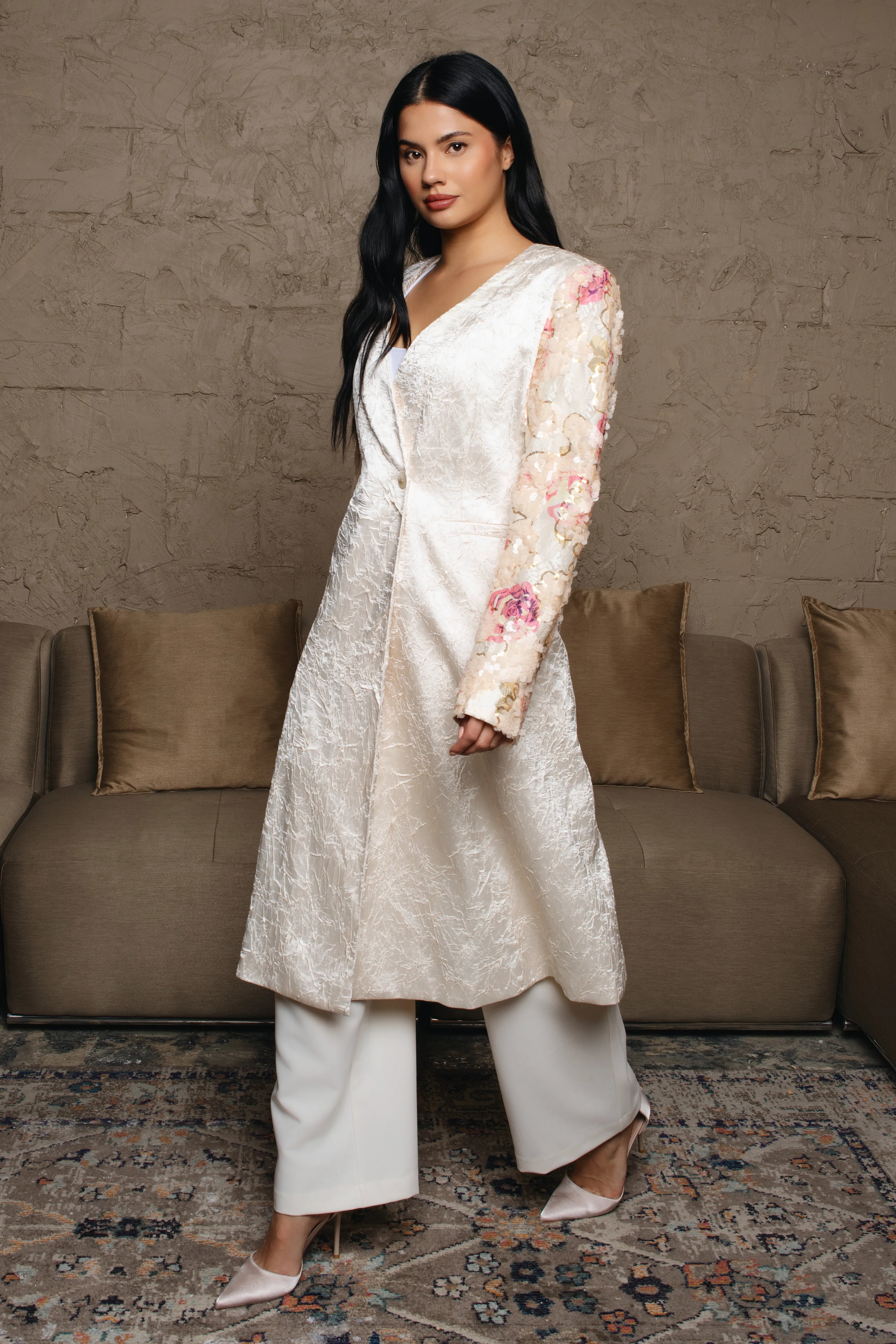 Gracyies	Long sleeve mid length tailored fit 	أكمام طويلة وطول متوسط مقاس مخصص