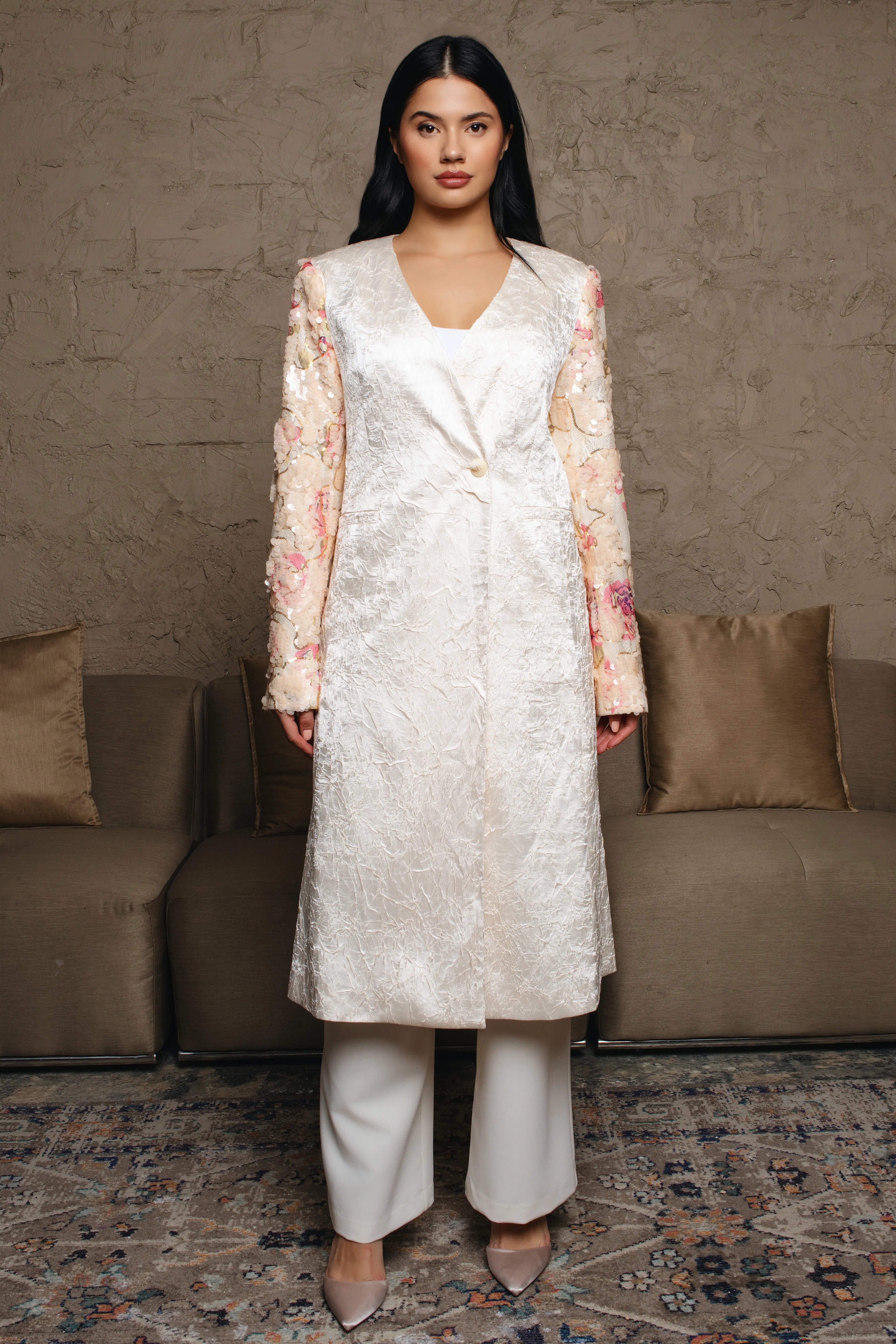 Gracyies	Long sleeve mid length tailored fit 	أكمام طويلة وطول متوسط مقاس مخصص