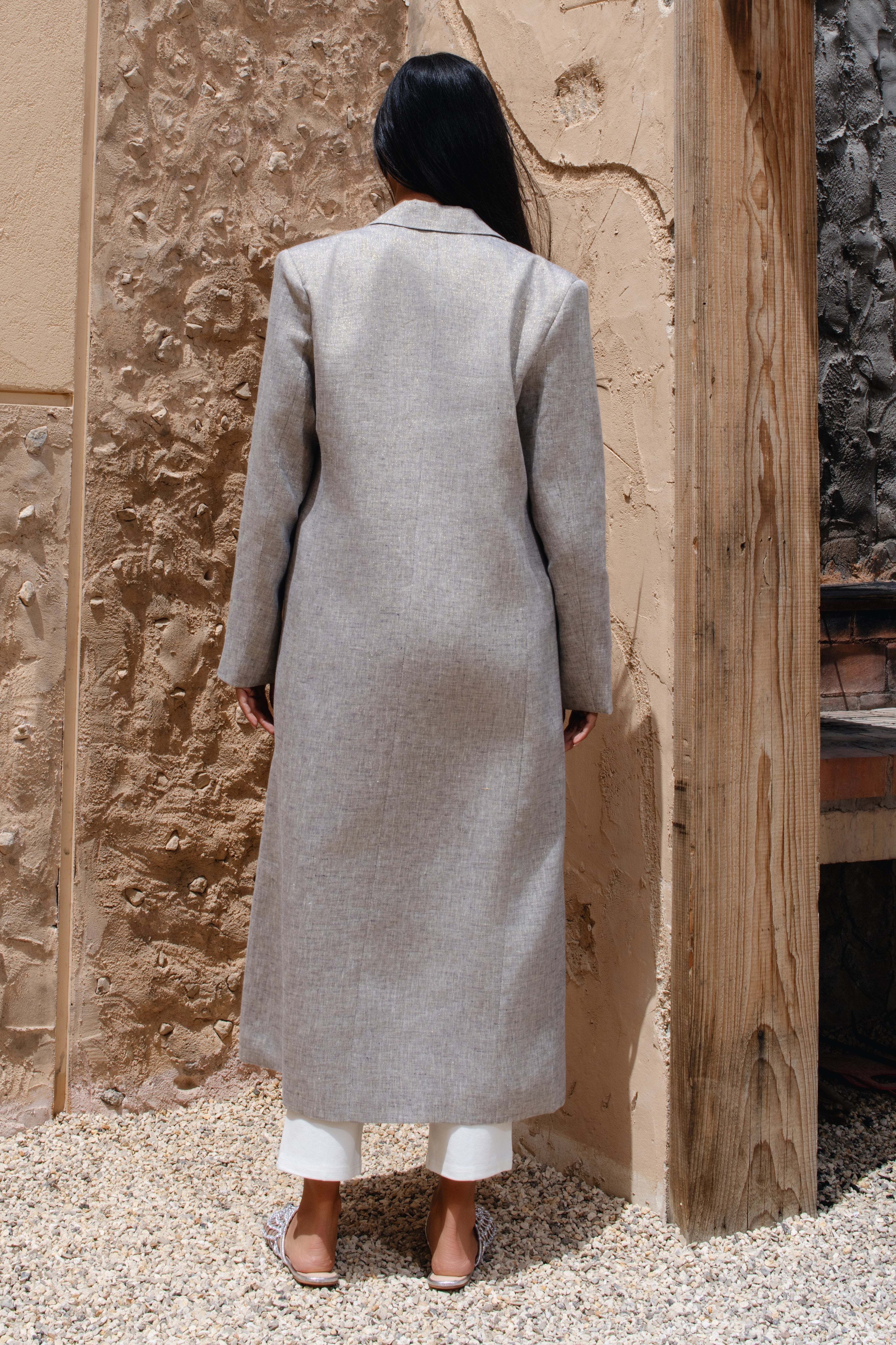The sophisctaed Ensemble	Long length Long sleeve tailored fit 	طويل مع أكمام طويلة مقاس مخصص