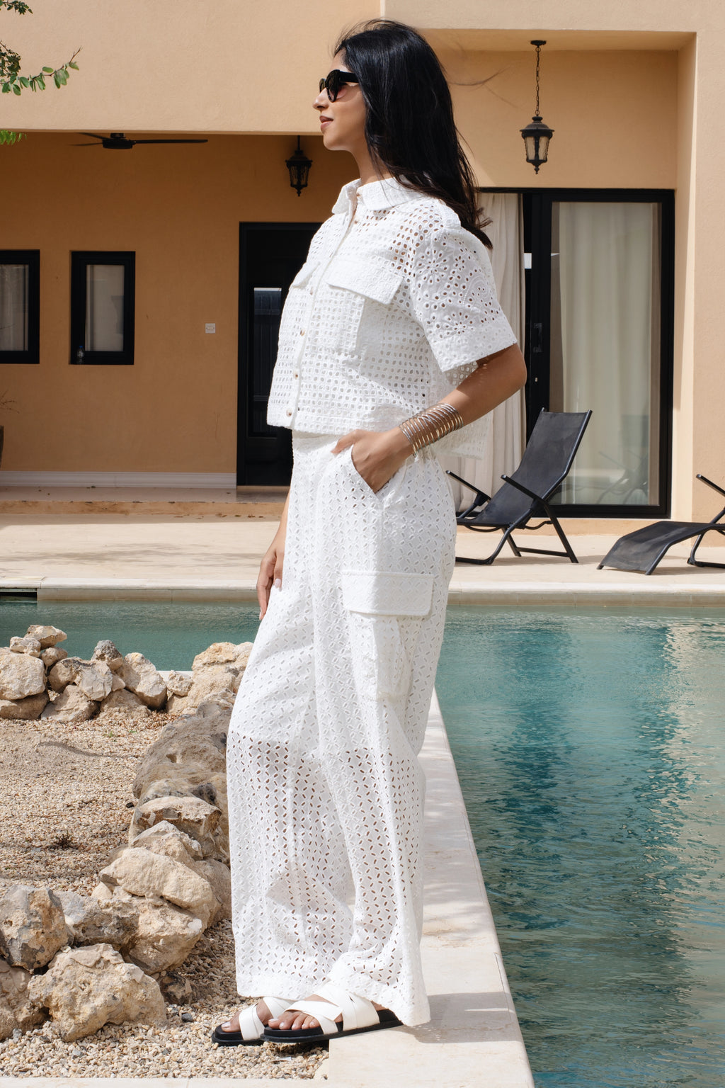 White Eyelet    قميص بأكمام قصيرة