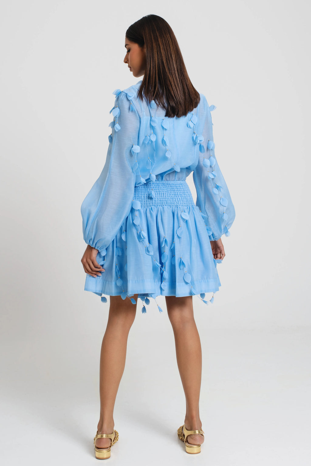 Choice is wise 	mid length full sleeve a line fit - طول متوسط بأكمام كاملة وتصميم على شكل مستقيم