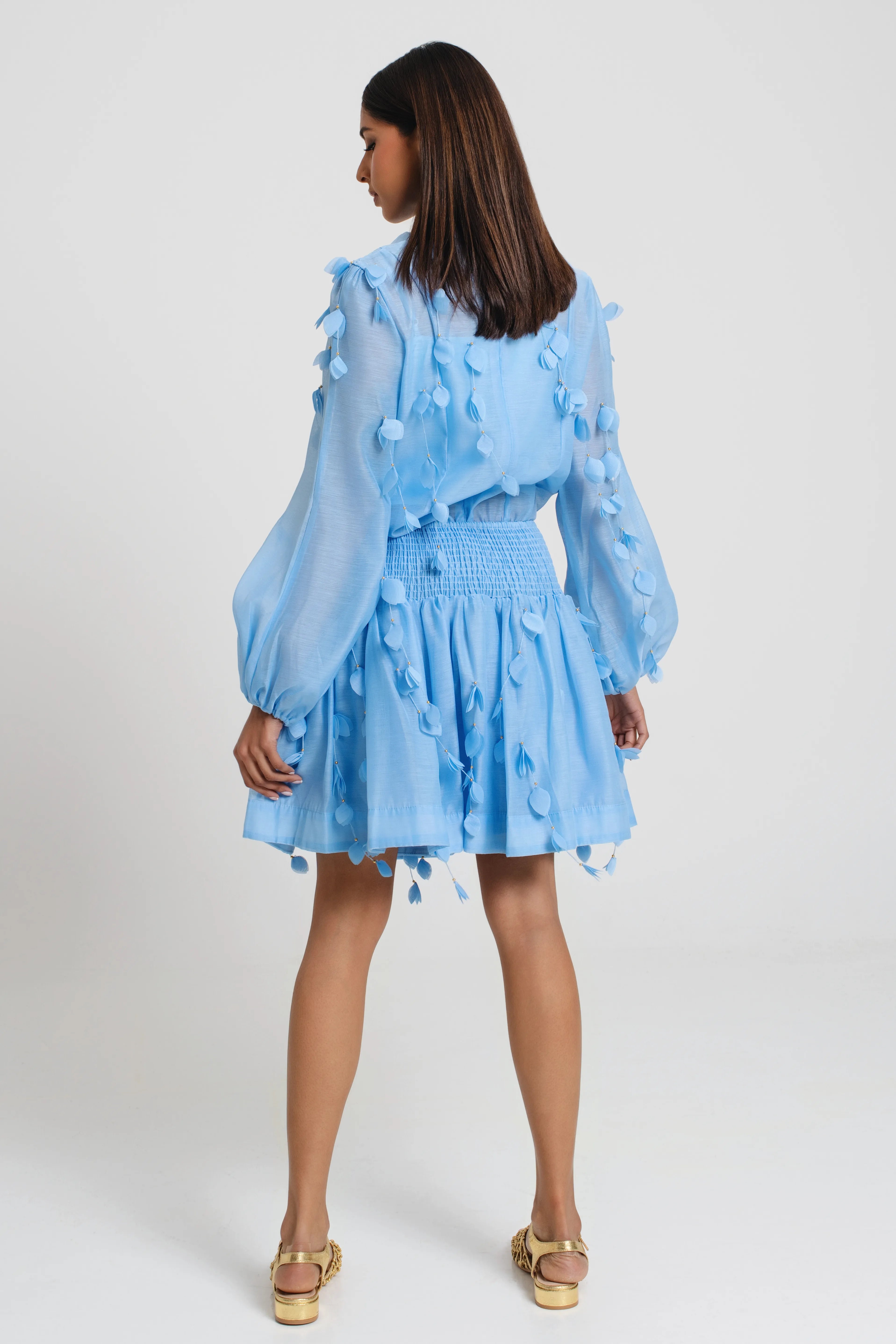 Choice is wise 	mid length full sleeve a line fit - طول متوسط بأكمام كاملة وتصميم على شكل مستقيم