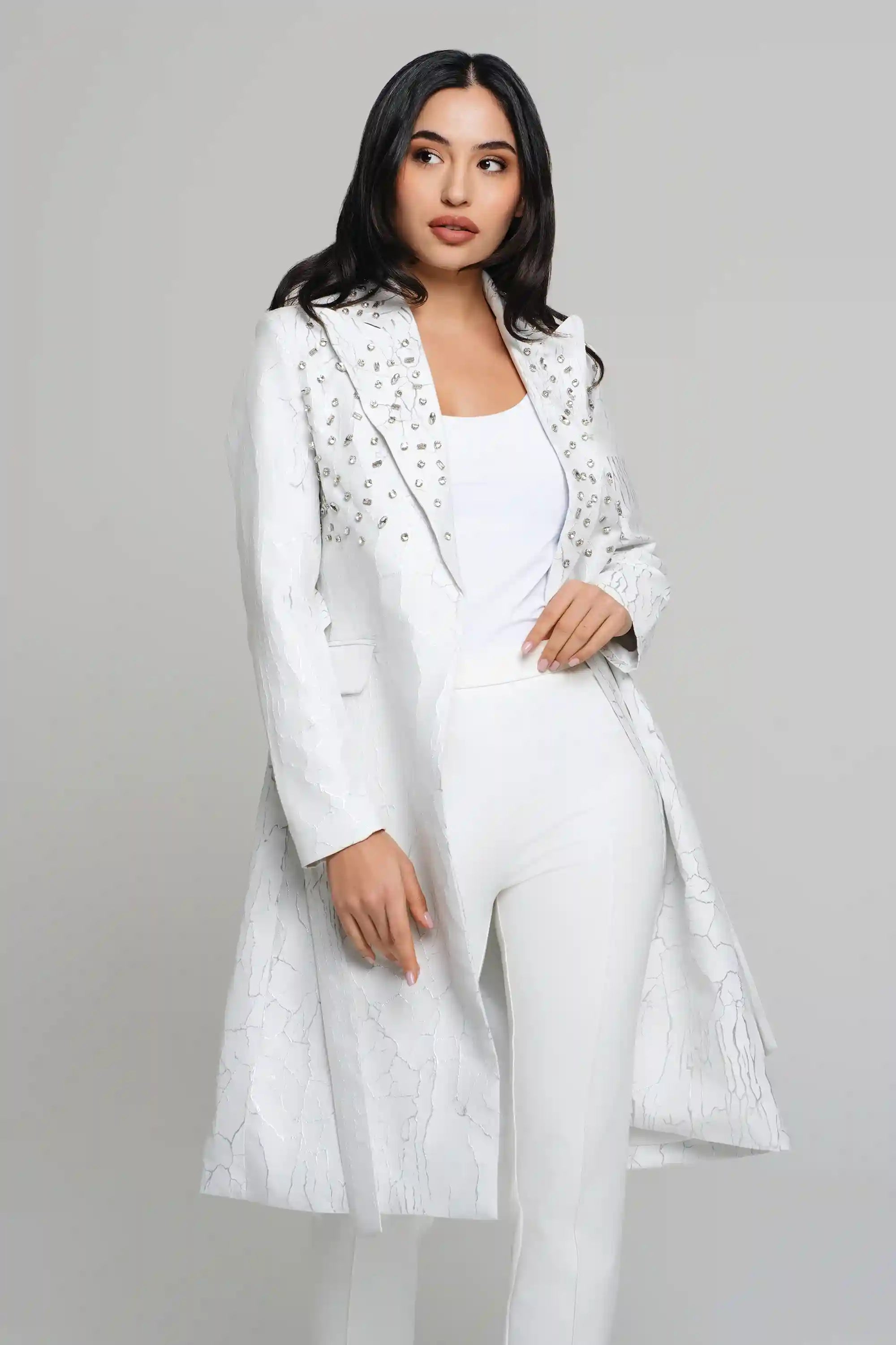 Canvas Ashes	Long length Long sleeve tailored fit 	طول طويل وأكمام طويلة ومقاس مخصص