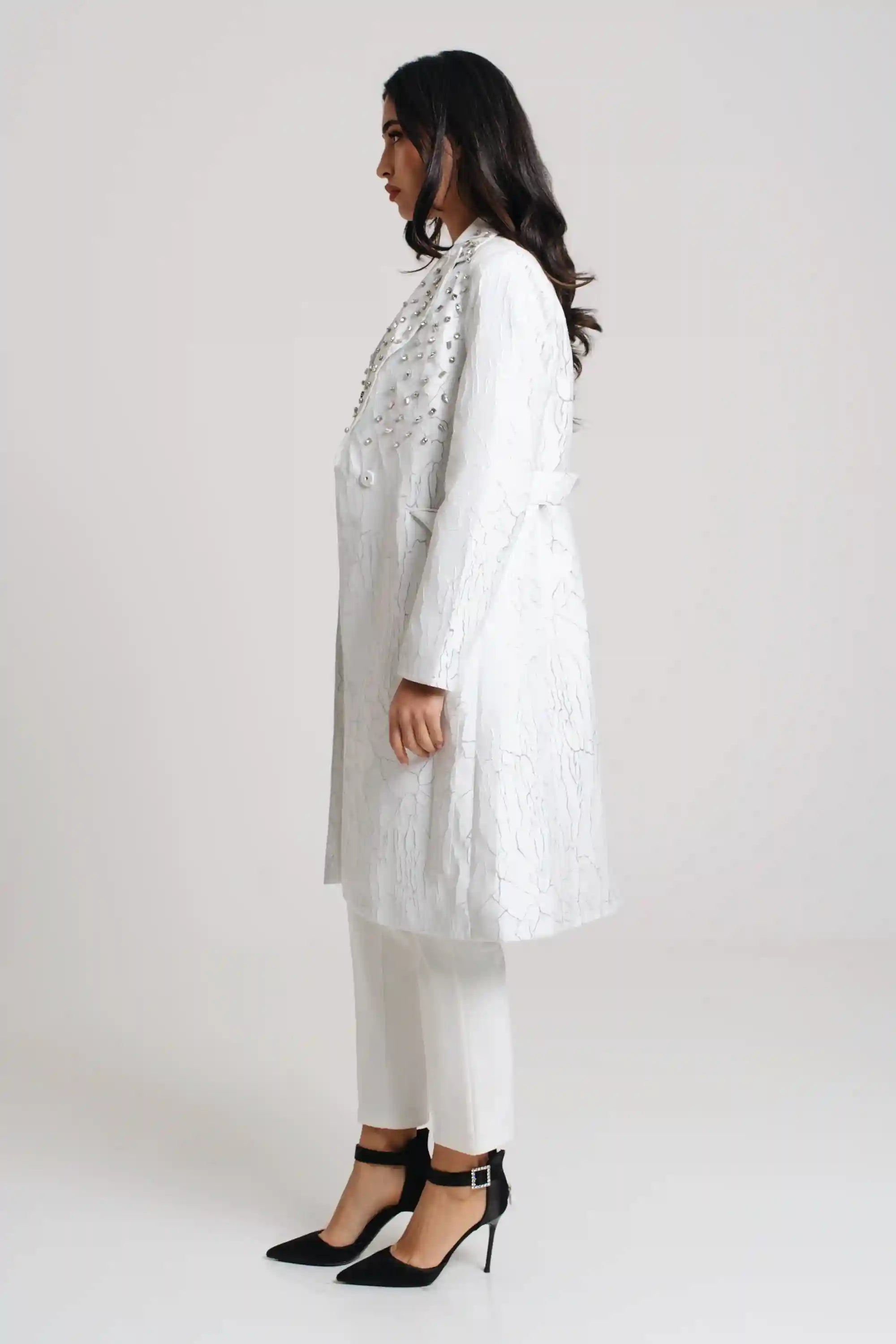 Canvas Ashes	Long length Long sleeve tailored fit 	طول طويل وأكمام طويلة ومقاس مخصص