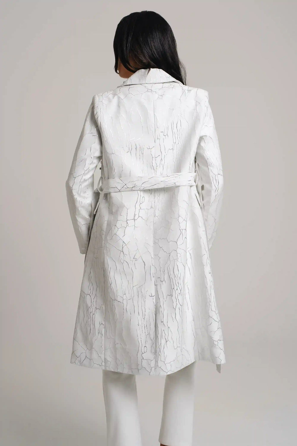 Canvas Ashes	Long length Long sleeve tailored fit 	طول طويل وأكمام طويلة ومقاس مخصص