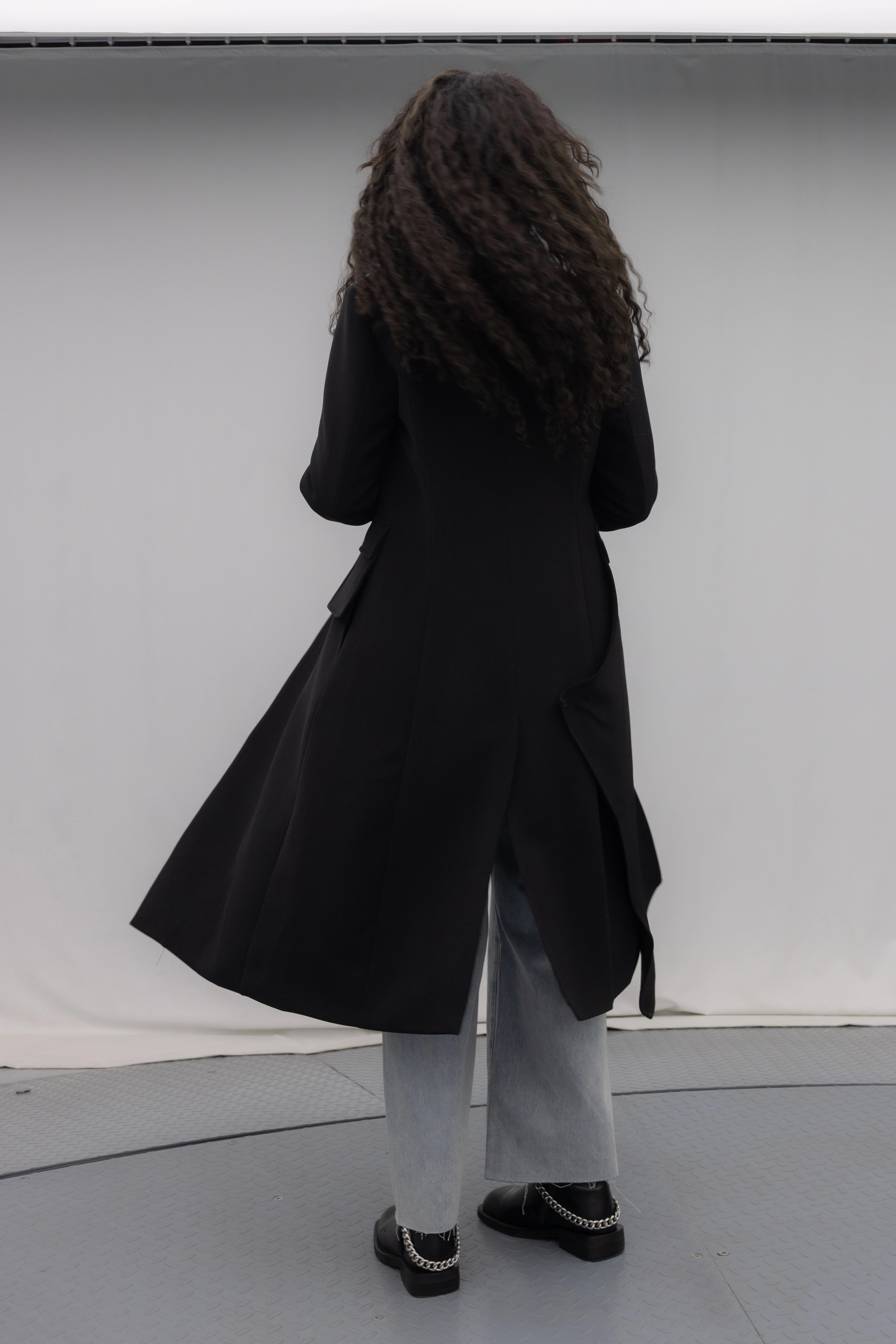 Power frame long line blazer coat معطف بليزر طويل بإطار قوي