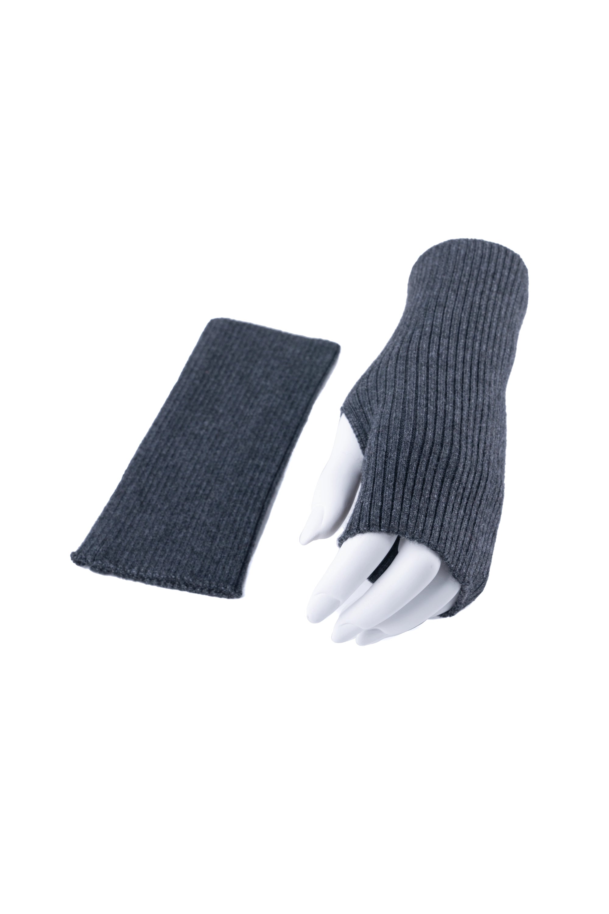 HAND SLEEVS  3  AW25 أكمام اليد