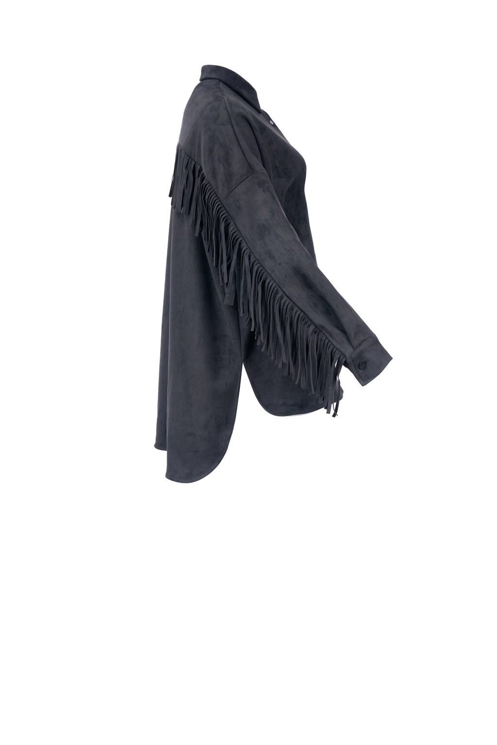 SUEDE SHACKET SHIRT Shirt : Drop Shoulder. Shirt-tail Hem. Barrel cuffs. Playful Fringe-Details at the Back. كتف منسدل.على شكل قميص. أكمام أسطوانية.شراشيب جذابة في الخلف