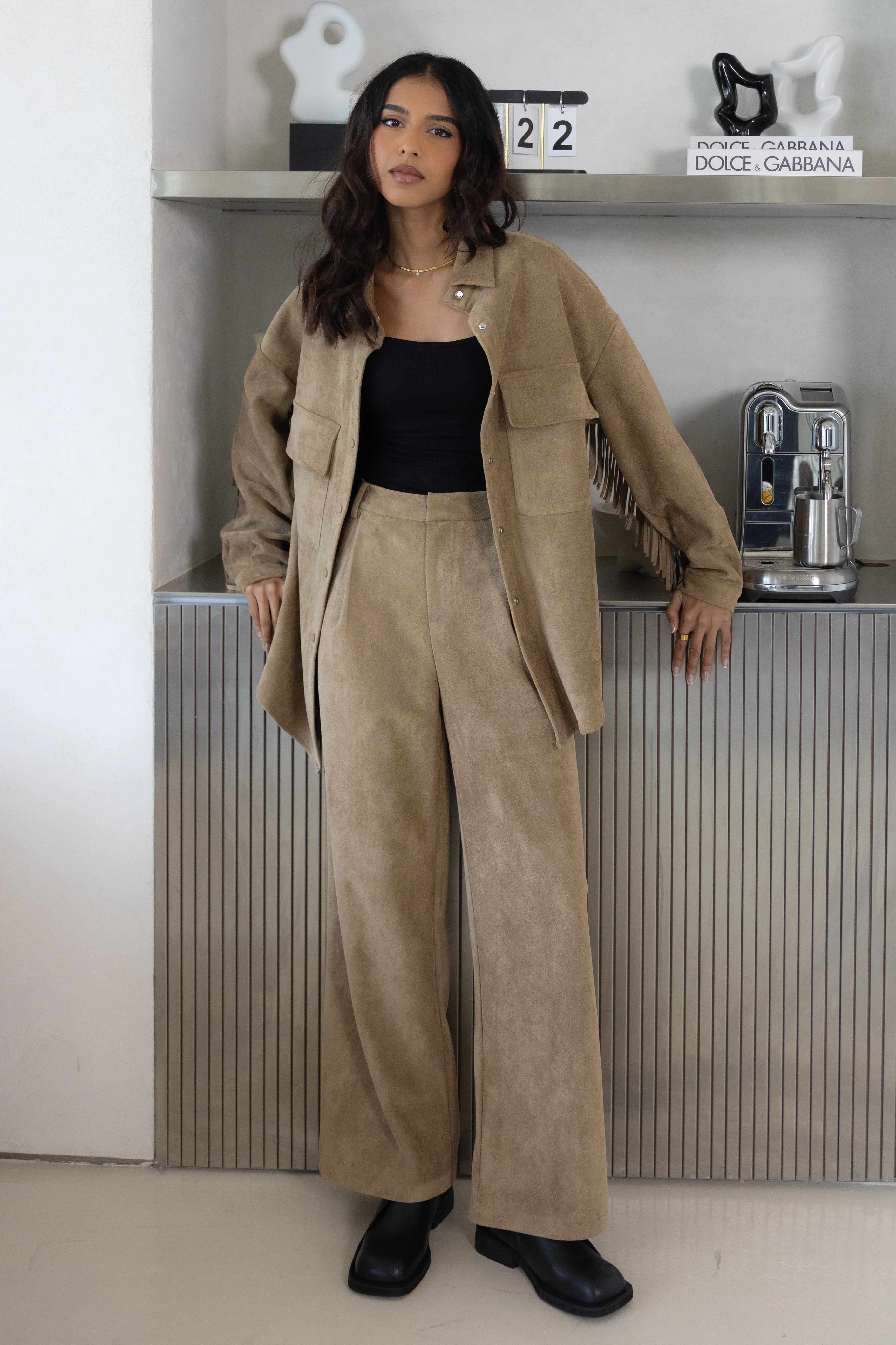SUEDE STRAIGHT-LEG SET طقم بنطلون مستقيم من الجلد المدبوغ