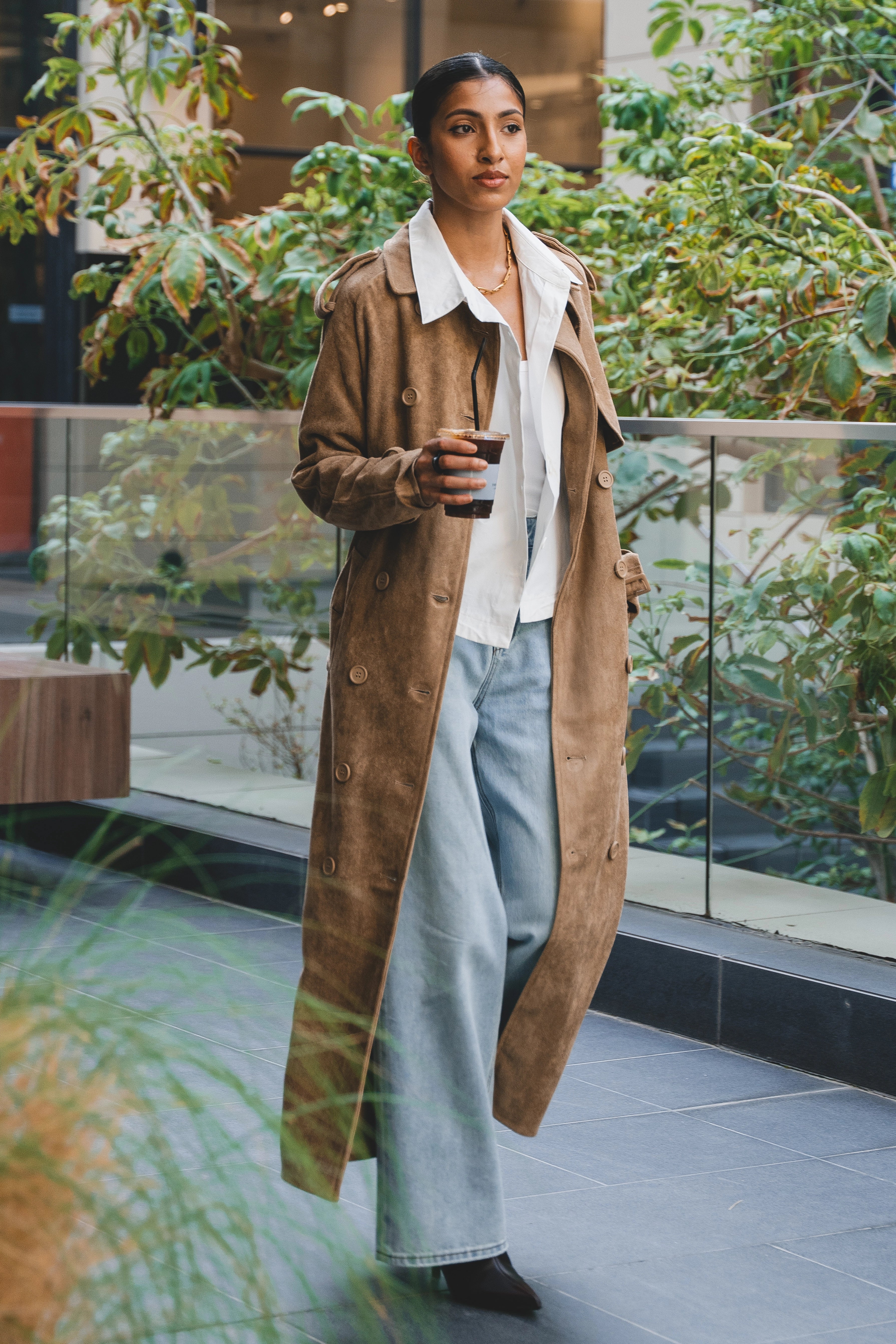 SUEDE TRENCH COAT معطف واقٍ من المطر من جلد الغزال