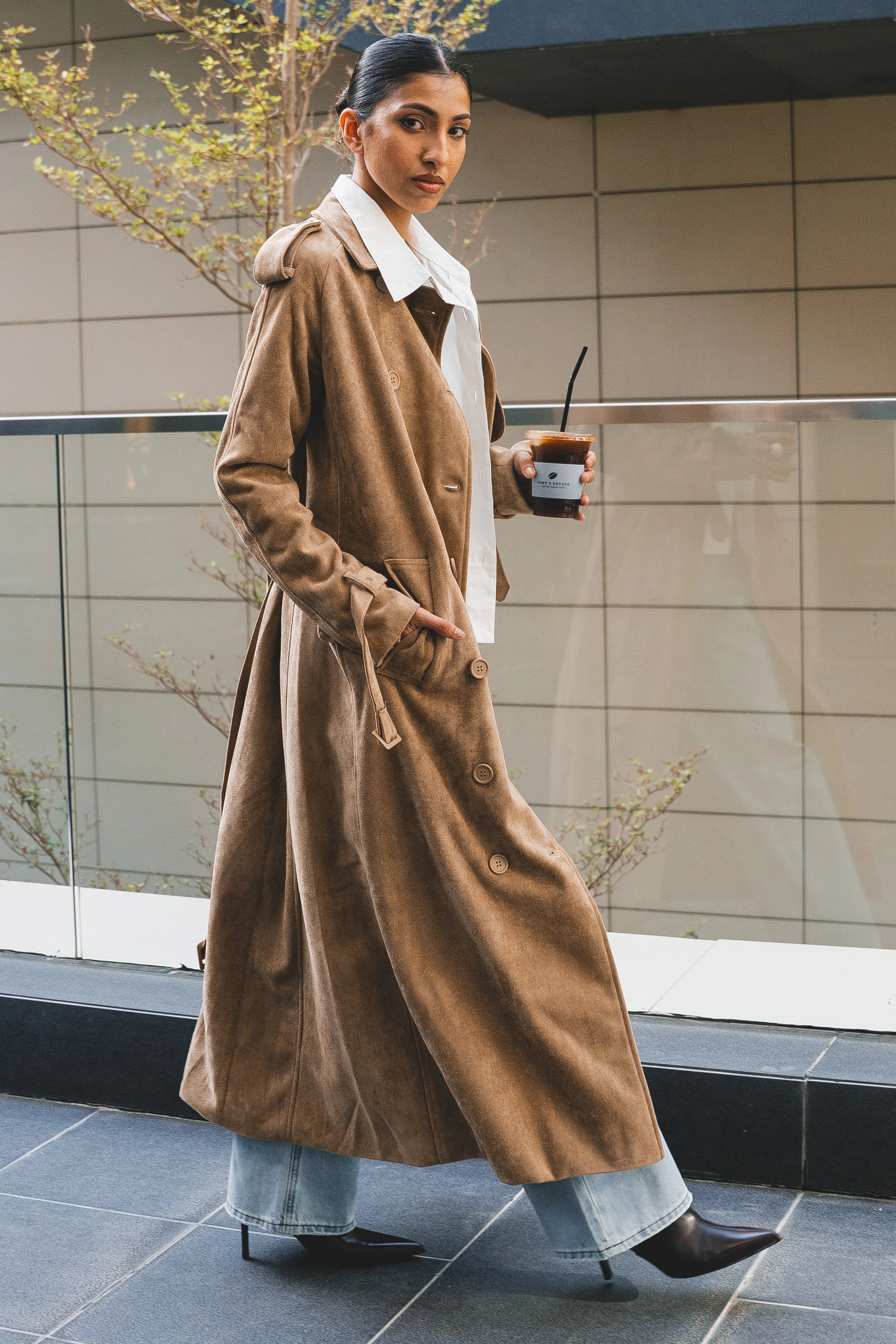 SUEDE TRENCH COAT معطف واقٍ من المطر من جلد الغزال