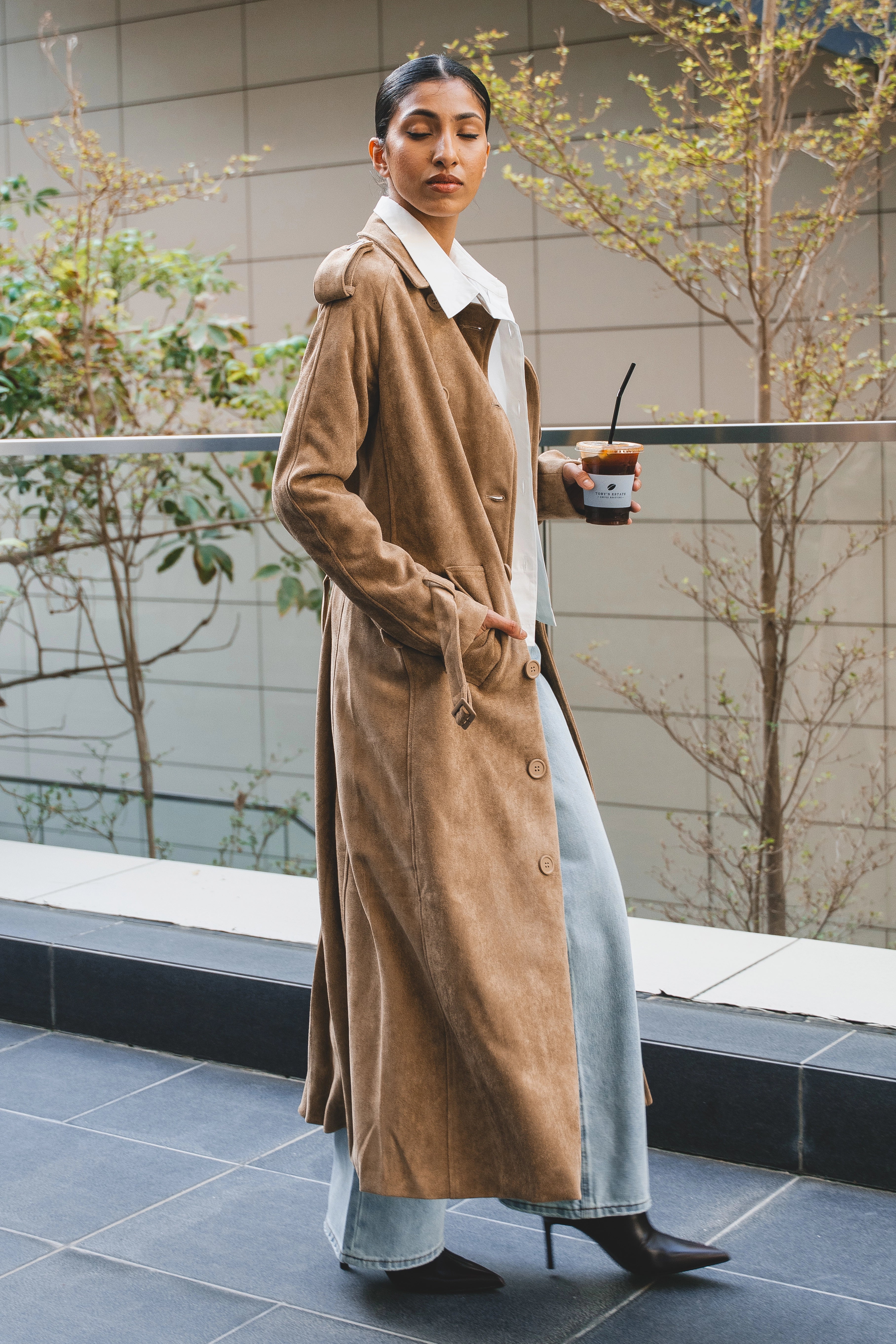 SUEDE TRENCH COAT معطف واقٍ من المطر من جلد الغزال