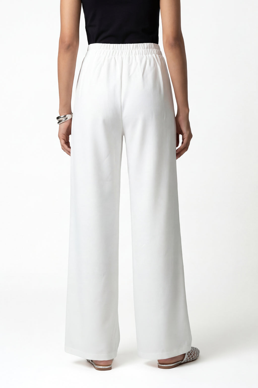 TIMELESS WIDE-LEG TROUSER بنطال واسع الساقين بتصميم كلاسيكي