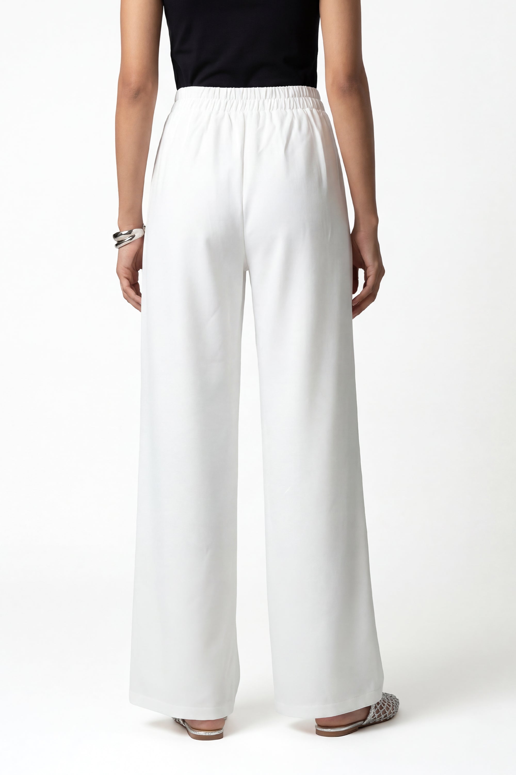 TIMELESS WIDE-LEG TROUSER بنطال واسع الساقين بتصميم كلاسيكي