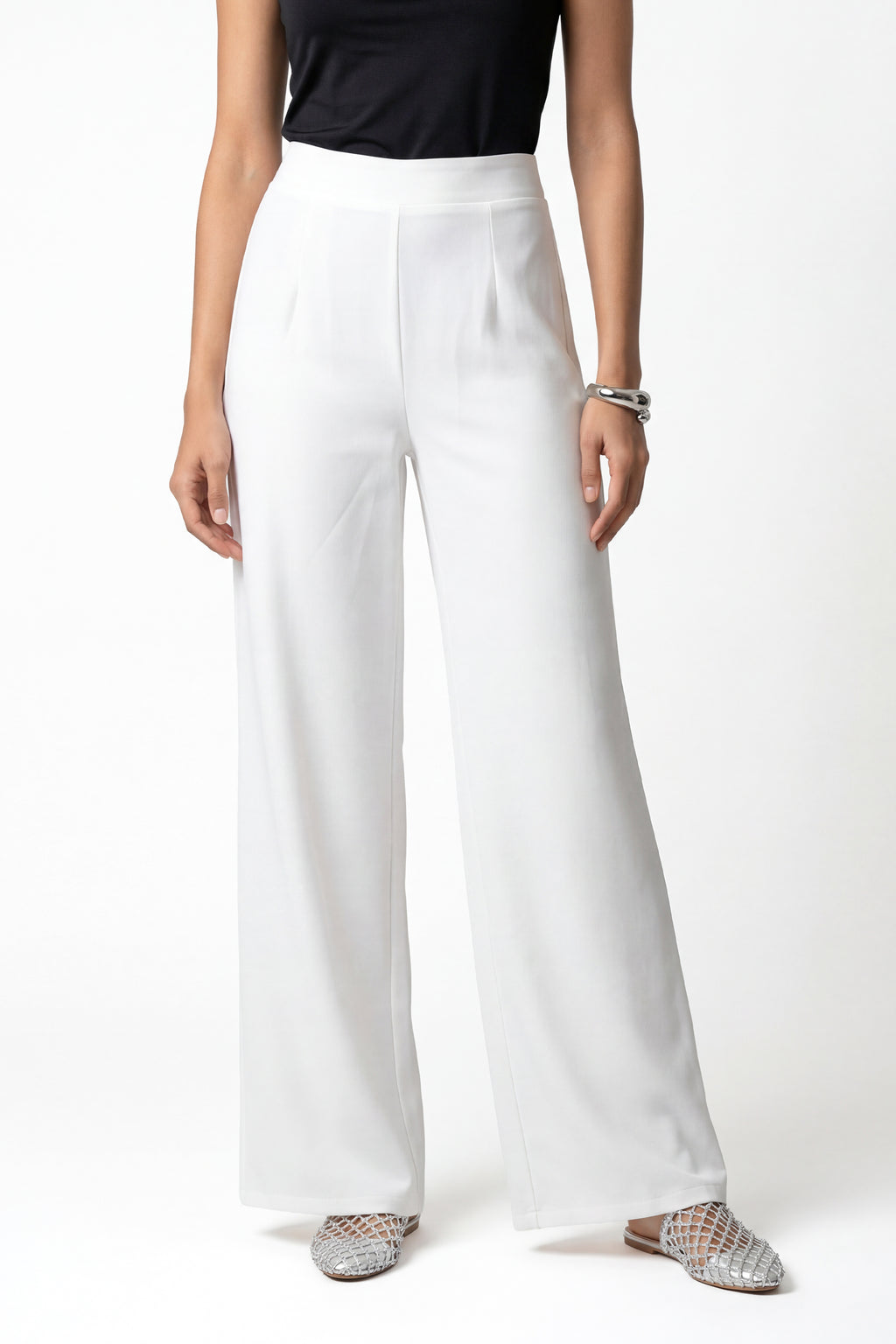 TIMELESS WIDE-LEG TROUSER بنطال واسع الساقين بتصميم كلاسيكي