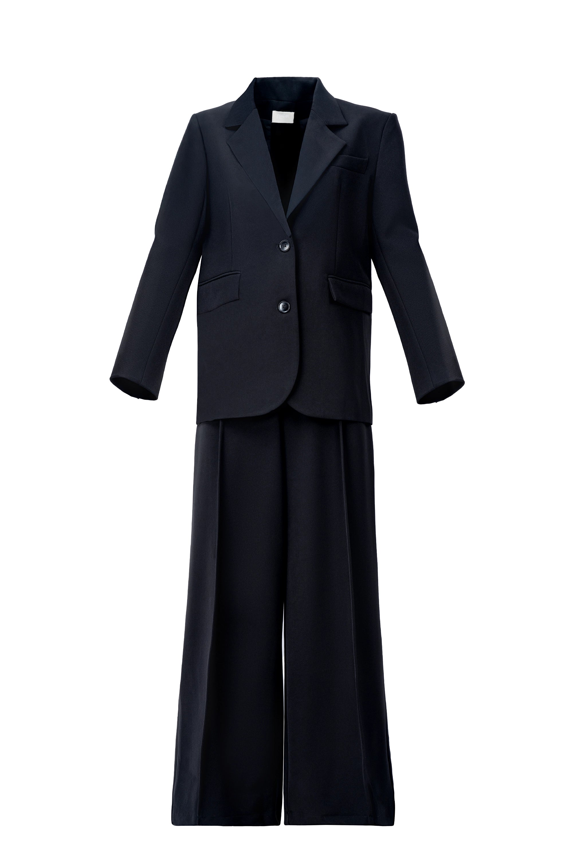 BLAZER LUXE SET Blazer : Notch Lapel. Single Breasted Button Closure. Pant : High Rise. Wide Leg Fit بليزر: طية صدر مدببة، زر إغلاق بصف واحد من الأزرار، بنطال: خصر عالٍ، قصة واسعة الساقين