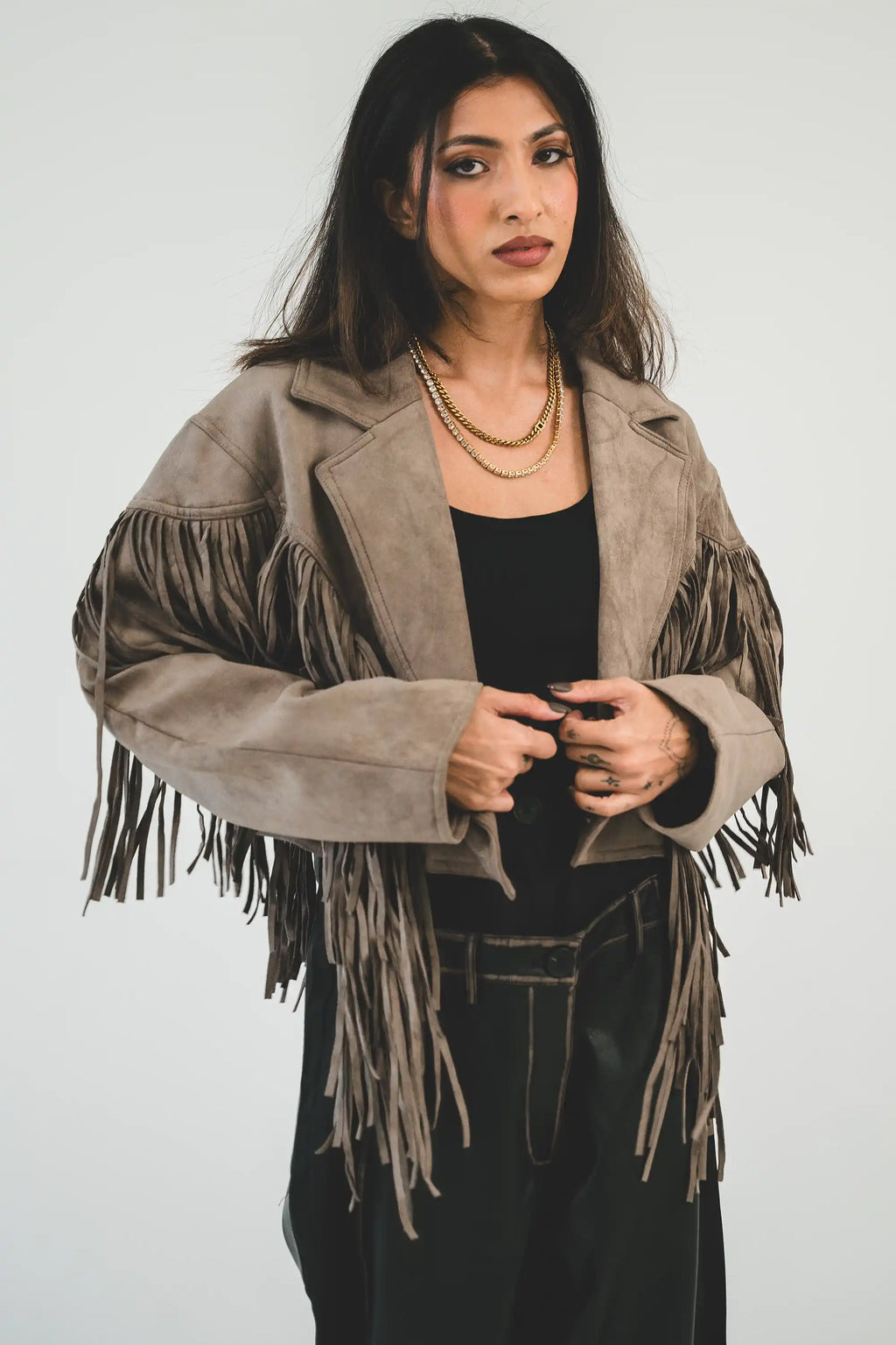 FRINGE RIDER SUEDE JACKET جاكيت من جلد الغزال مزين بشراشيب