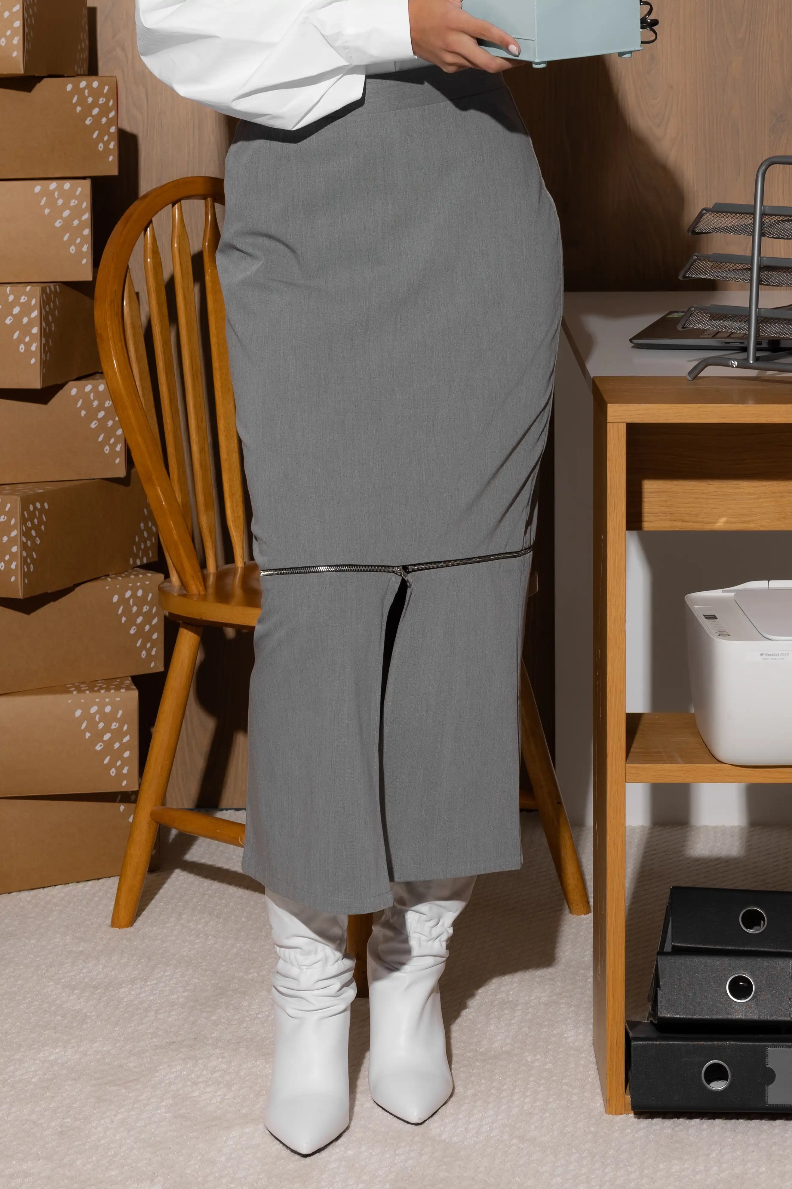 ZIP-MAX SKIRT تنورة بسحاب ماكس