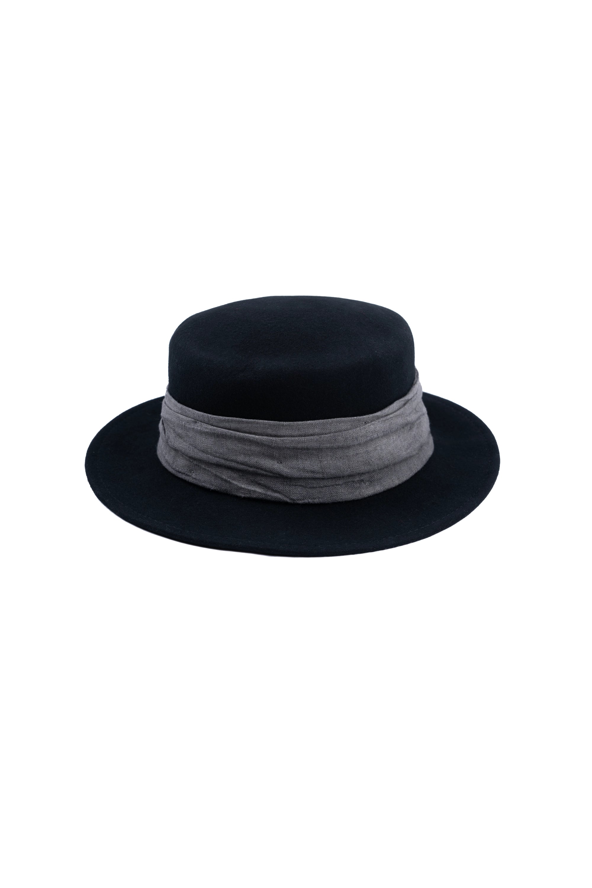 GARNET HAT قبعة العقيق