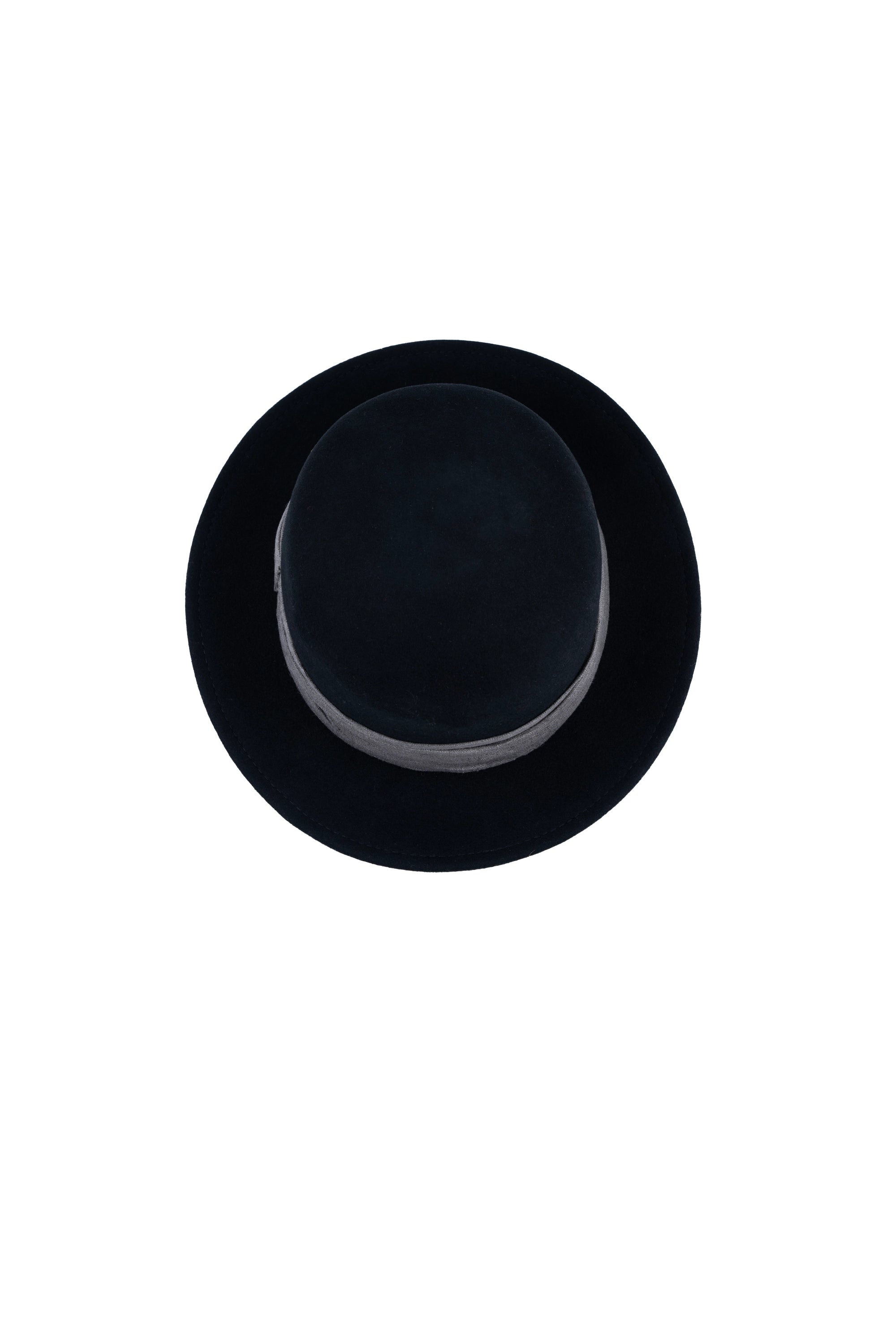 GARNET HAT قبعة العقيق