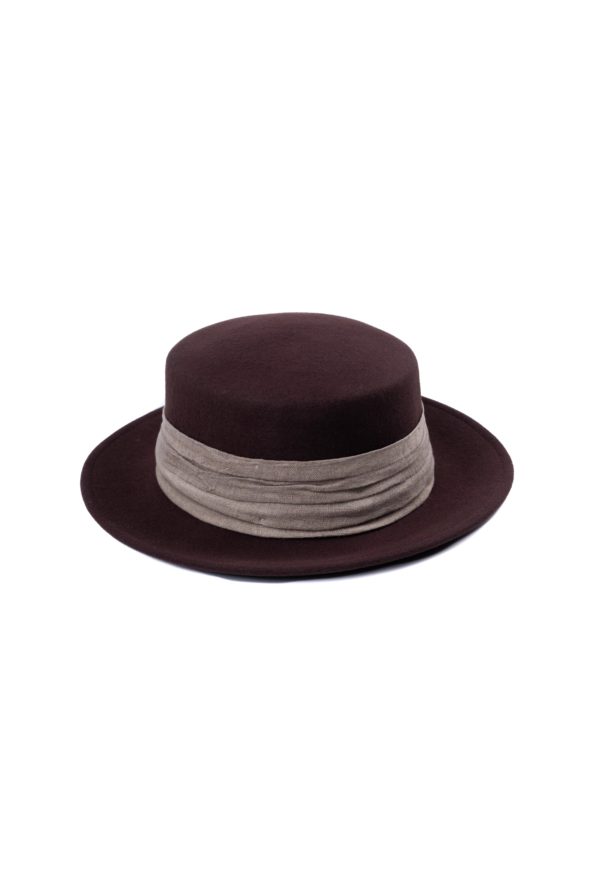 GARNET HAT قبعة العقيق