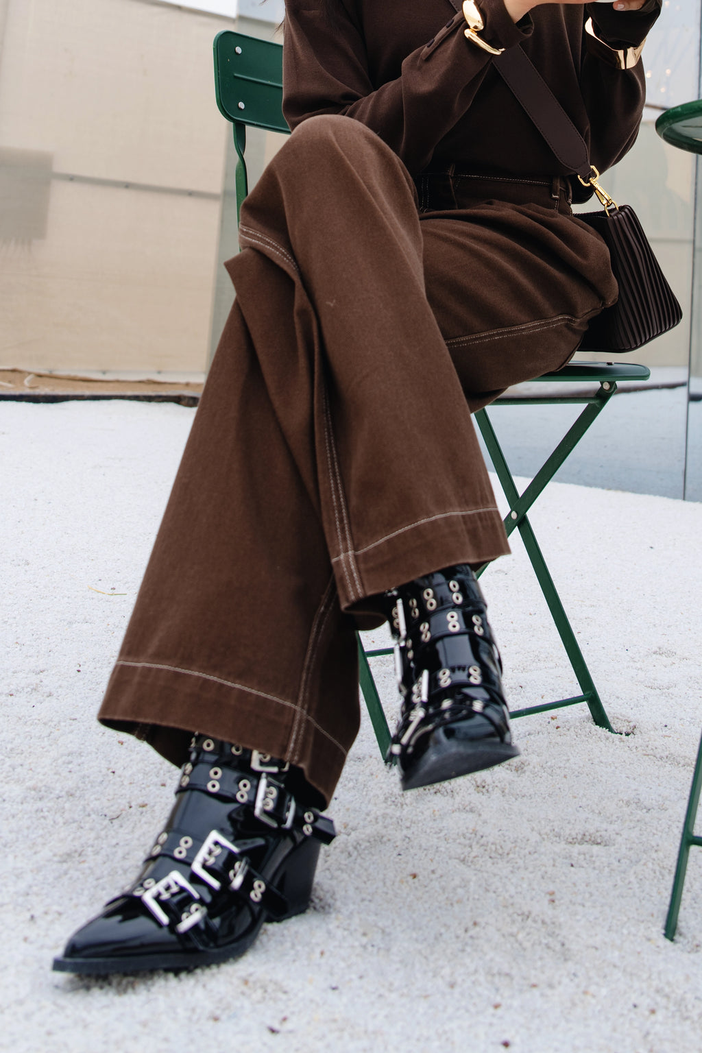 EARTHY STRAIGHT JEANS بنطلون جينز مستقيم بلون ترابي