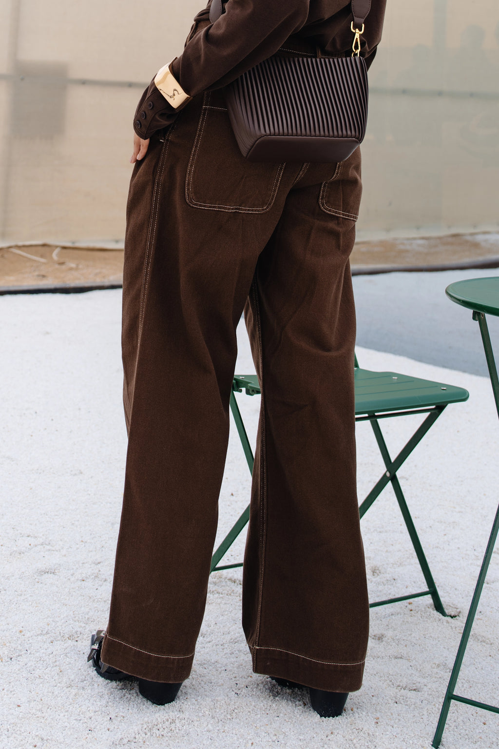 EARTHY STRAIGHT JEANS بنطلون جينز مستقيم بلون ترابي