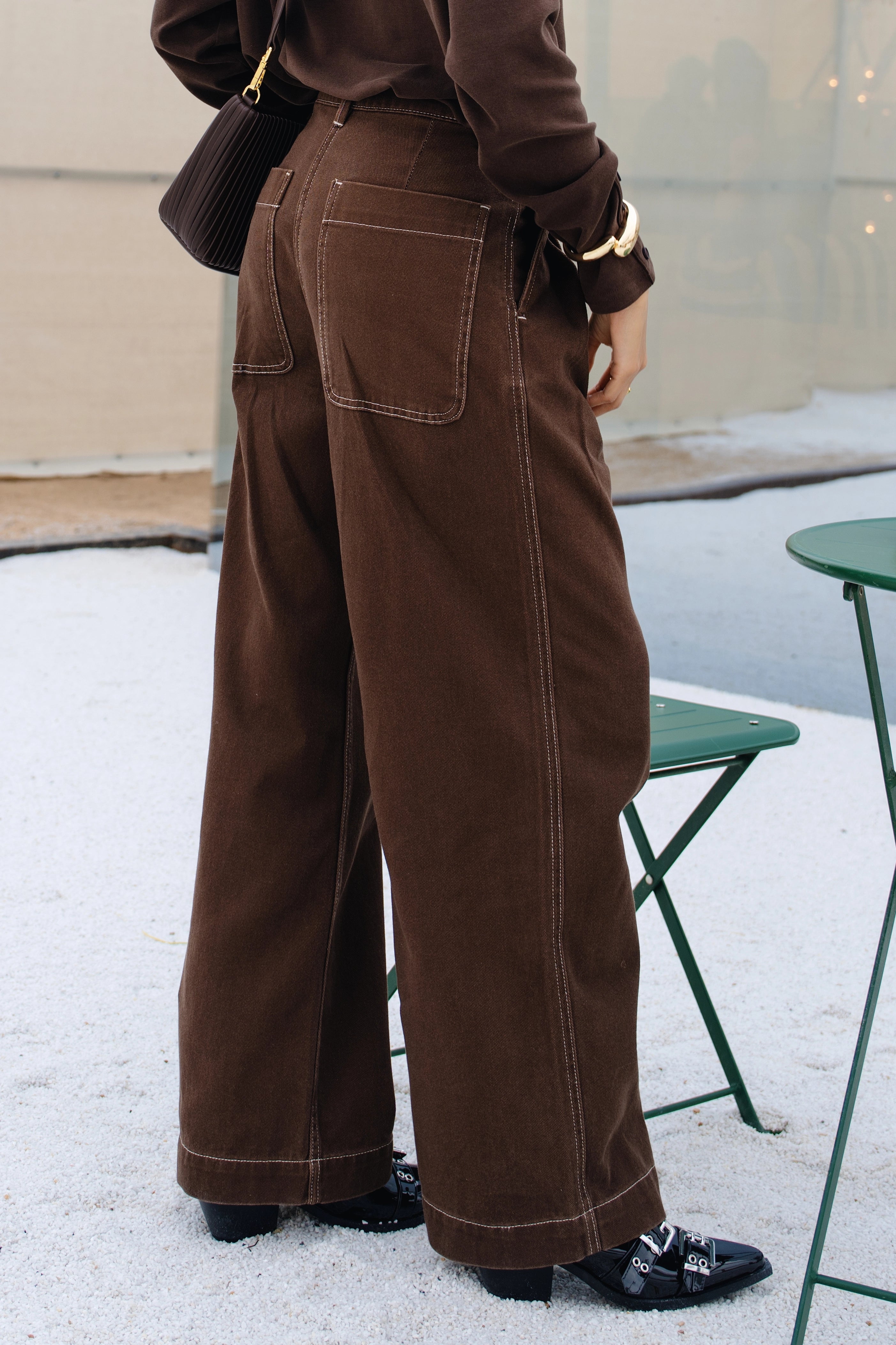 EARTHY STRAIGHT JEANS بنطلون جينز مستقيم بلون ترابي